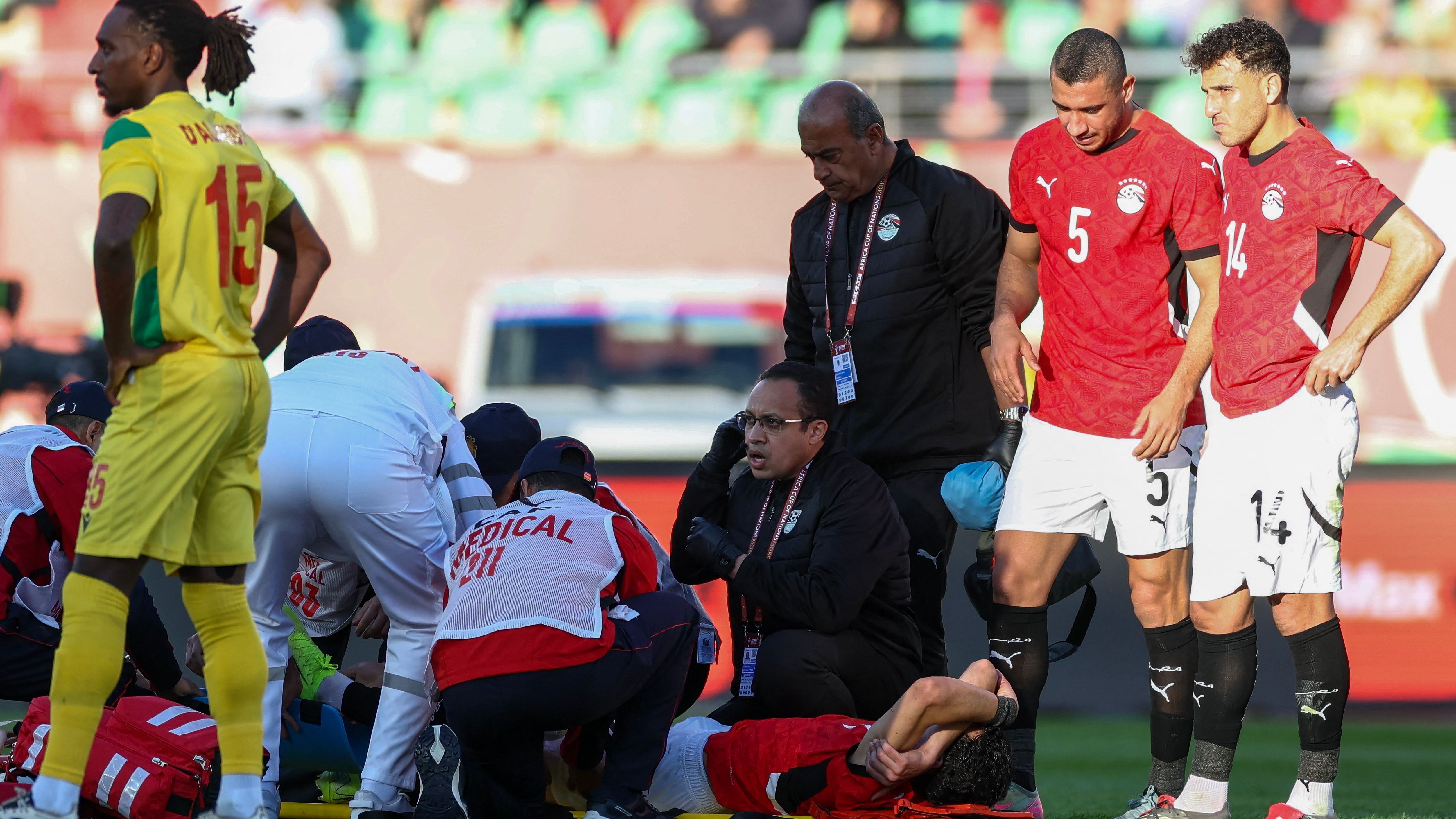 Mohamed Hamdi lesionado durante Egipto vs Benín en la AFCON 2025-26