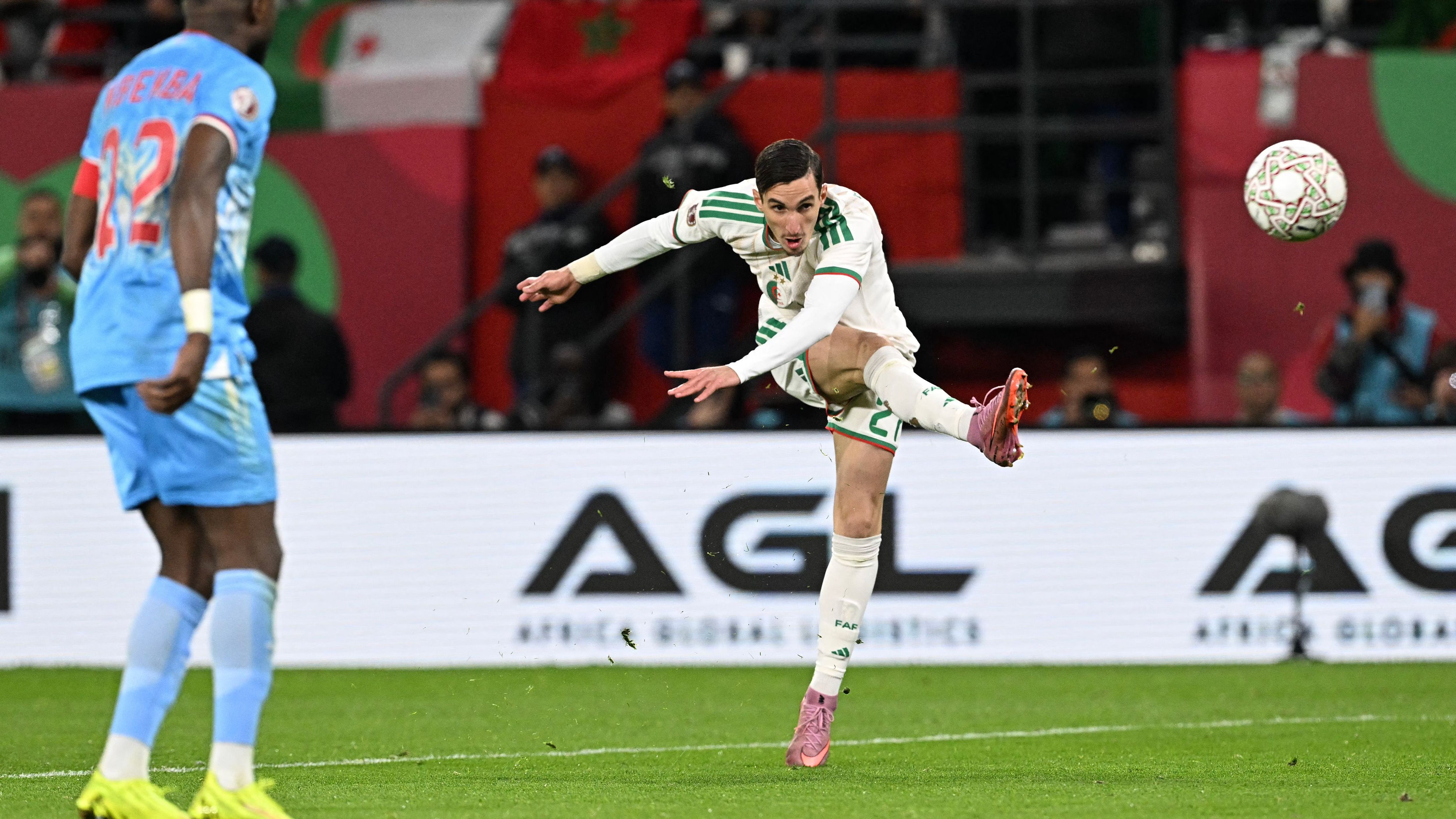 في الثواني الأخيرة.. الجزائر تضرب الكونغو بهدف صاروخي وتتأهل لمواجهة نيجيريا