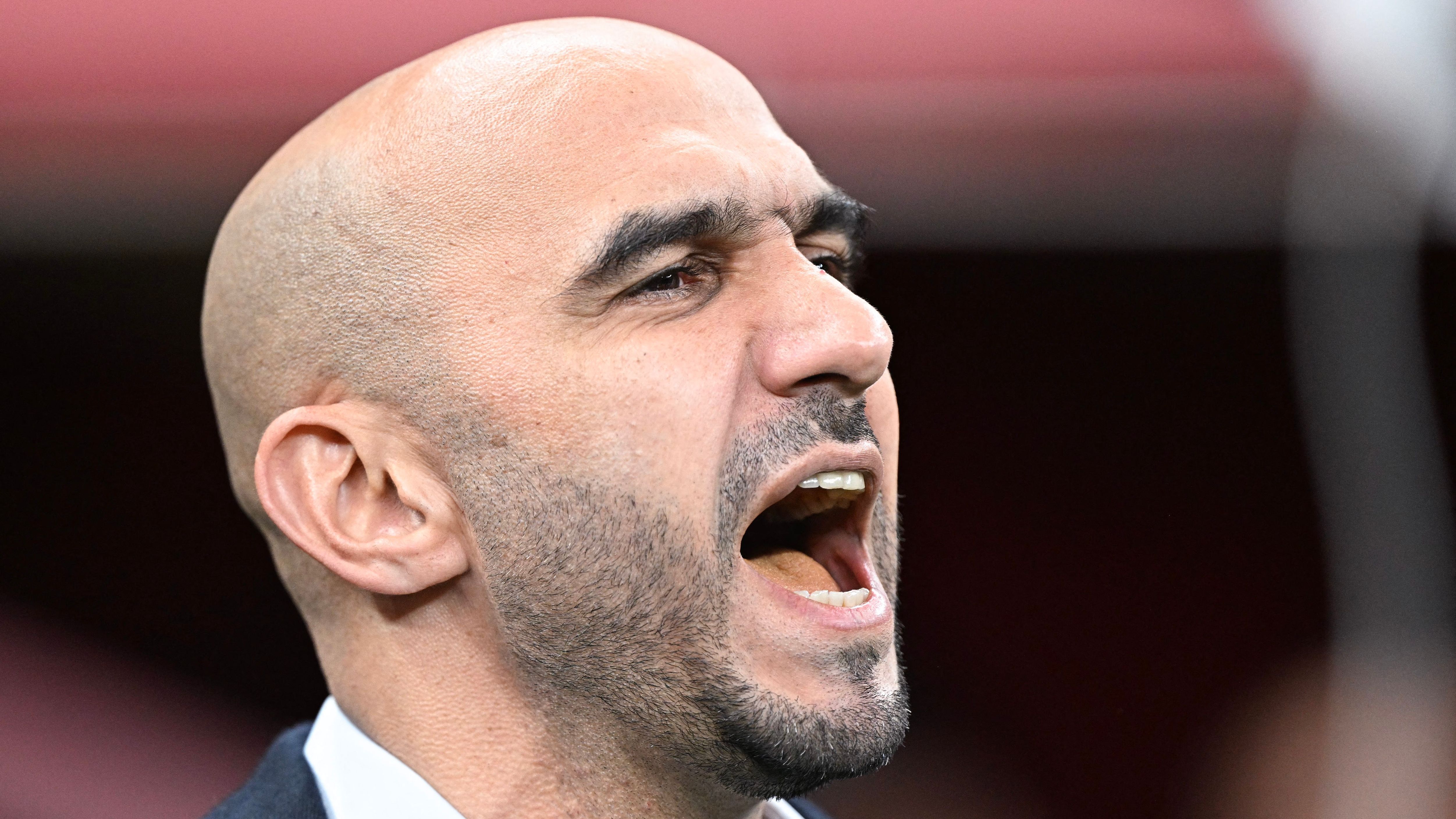 هل يكون الركراكي أول مغربي يتوج باللقب؟