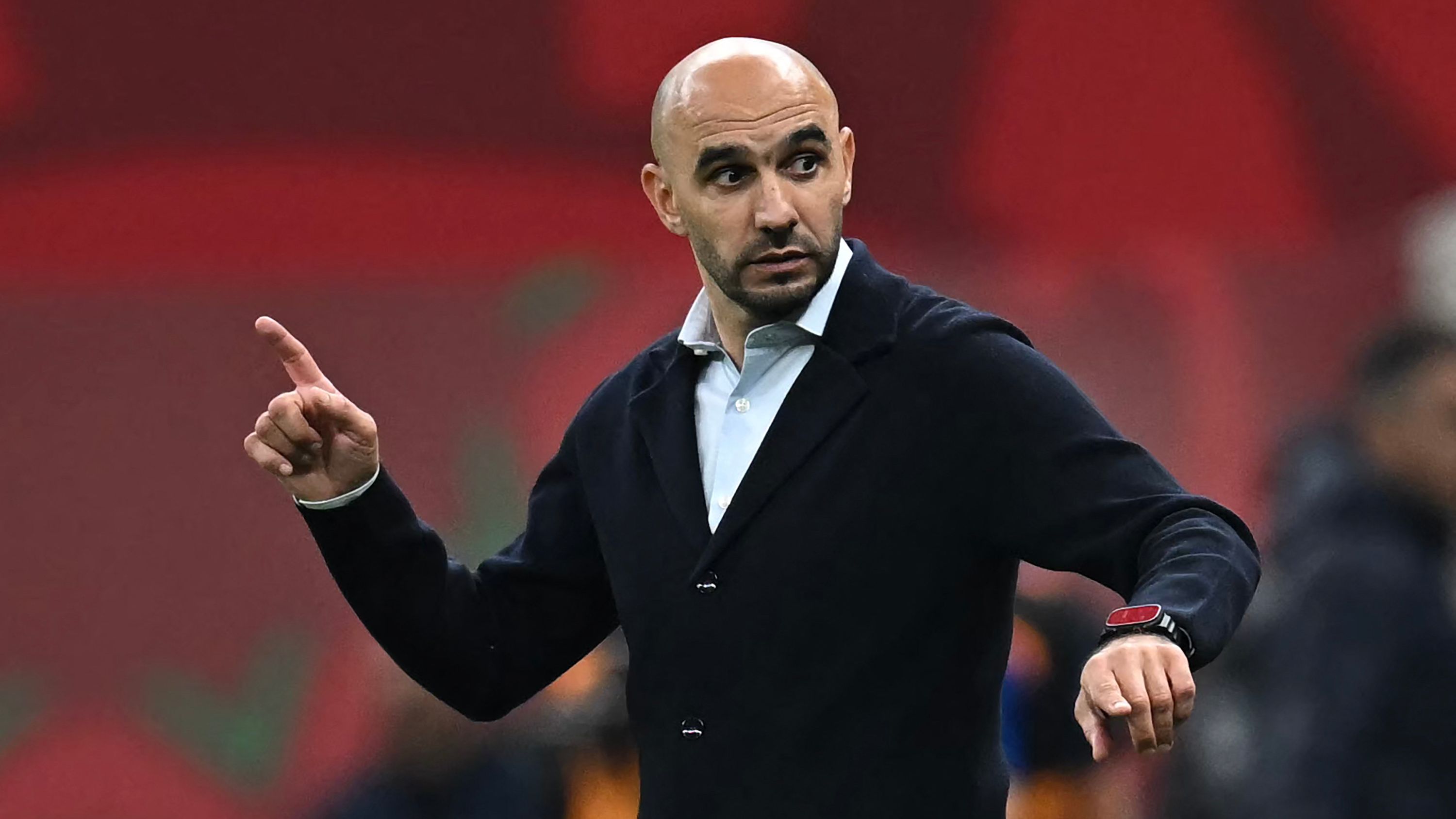 الركراكي يقترب من تدريب السعودية.. ورفض صادم من تشافي ودي زيربي