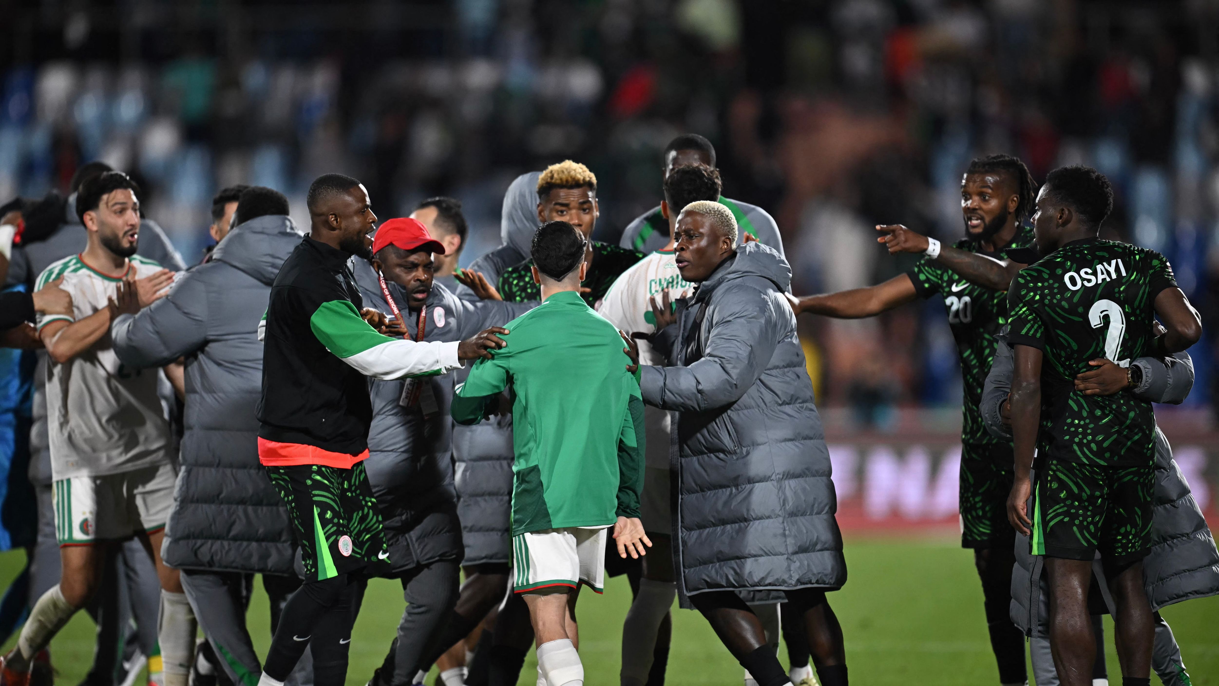 Fan algérien arrêté à Marrakech après vol d'un talkie-walkie pendant le CAN Algérie-Nigéria