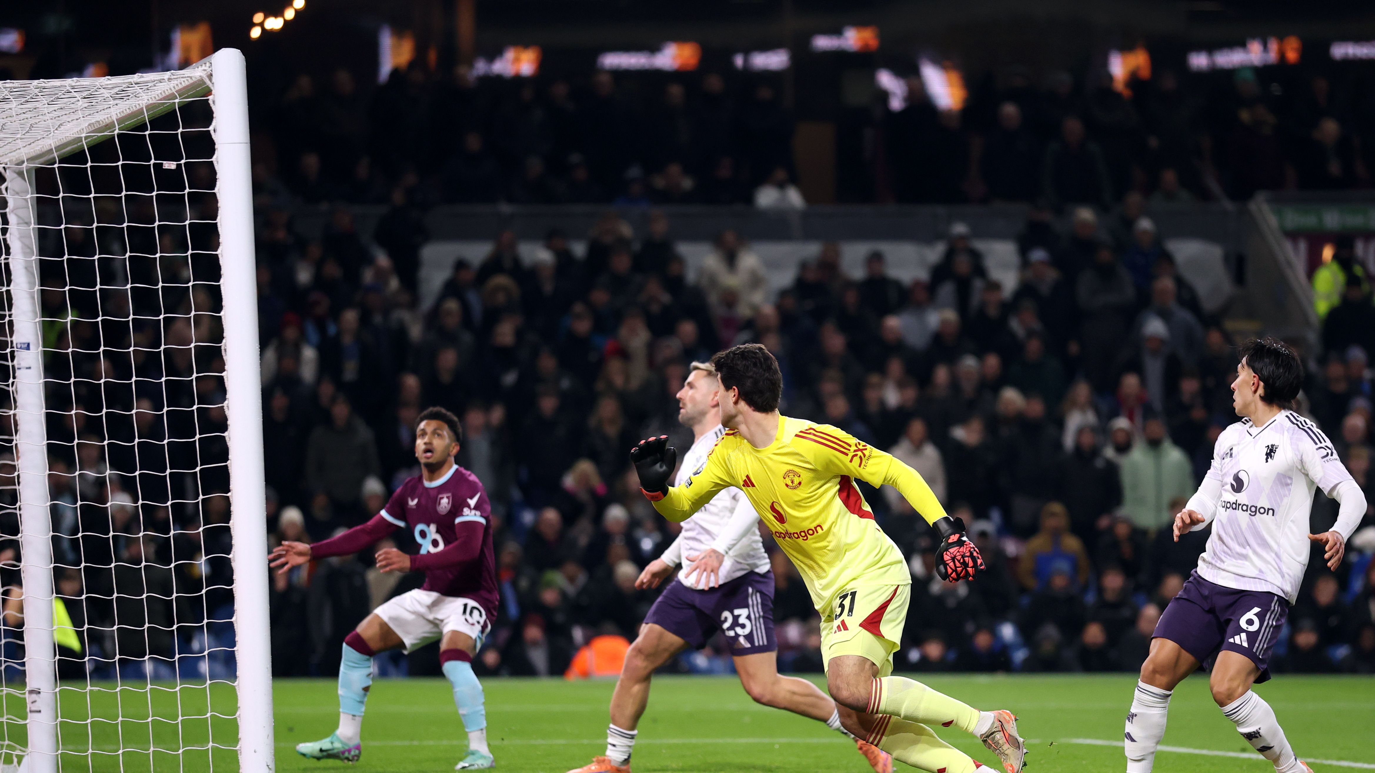 Burnley v Manchester United - Premier League