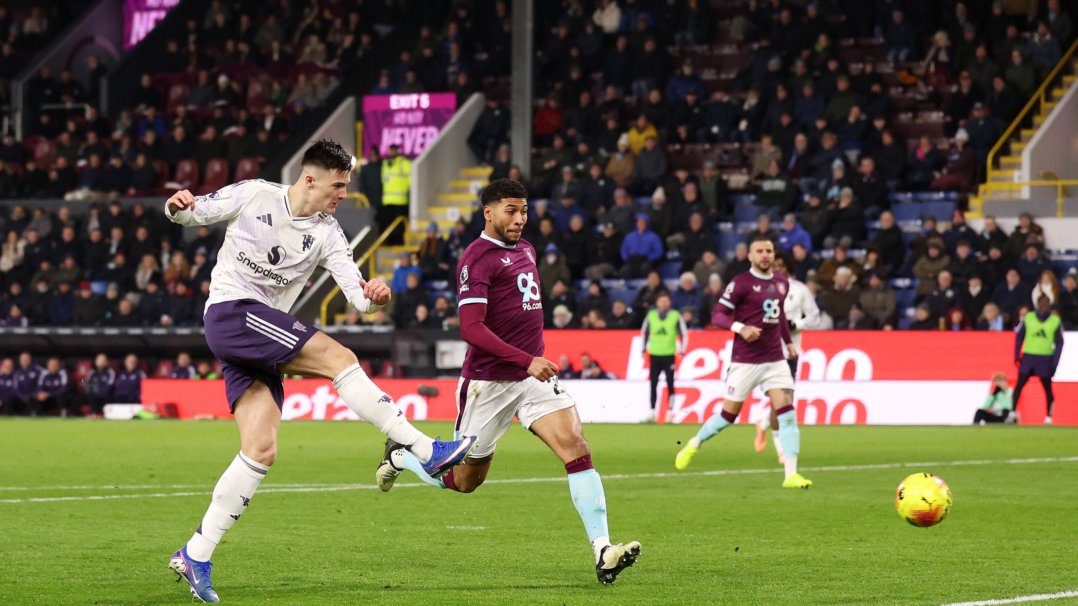 Burnley v Manchester United - Premier League