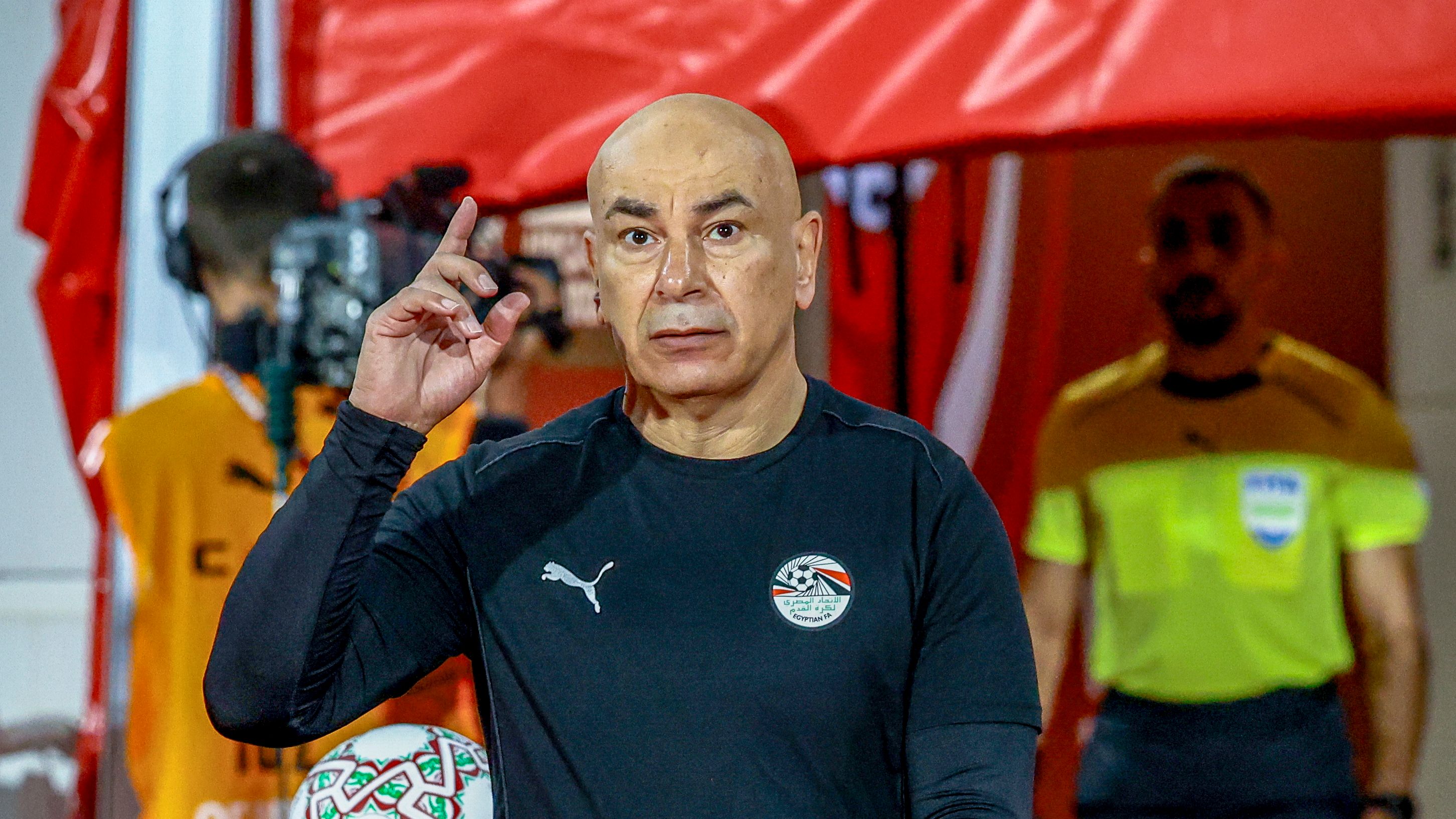 ماذا قال حسام حسن عن المدرب الوطني؟