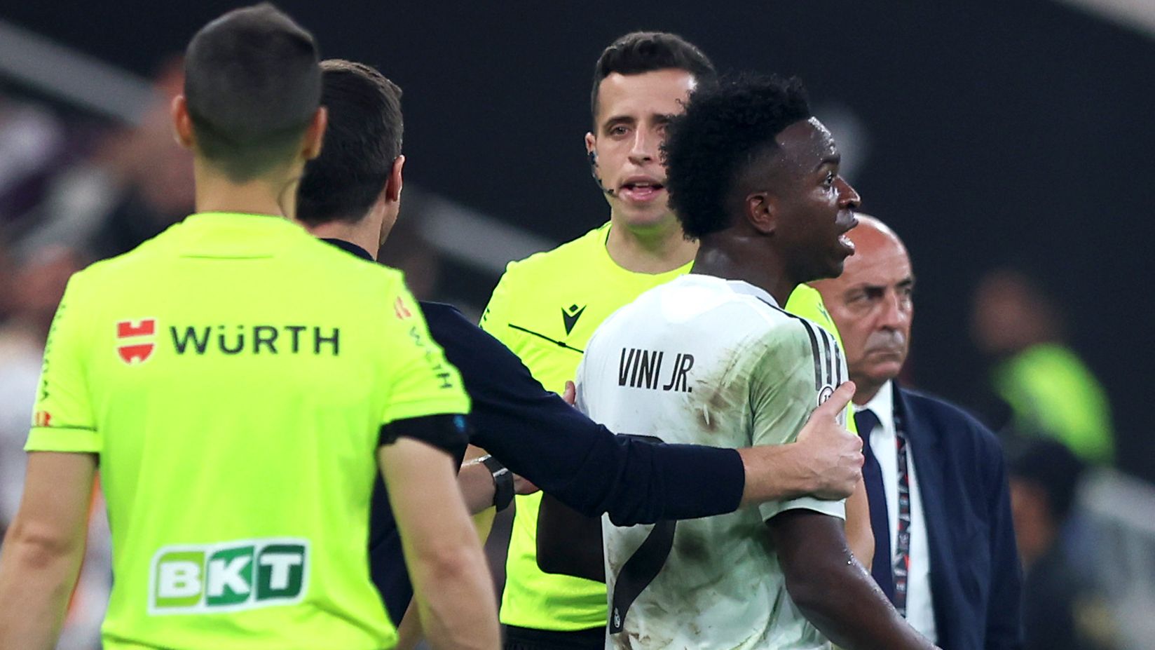 Real Madrid vs Atlético de Madrid Supercopa de España informe de la tarjeta amarilla Vinícius Júnior y Simeone