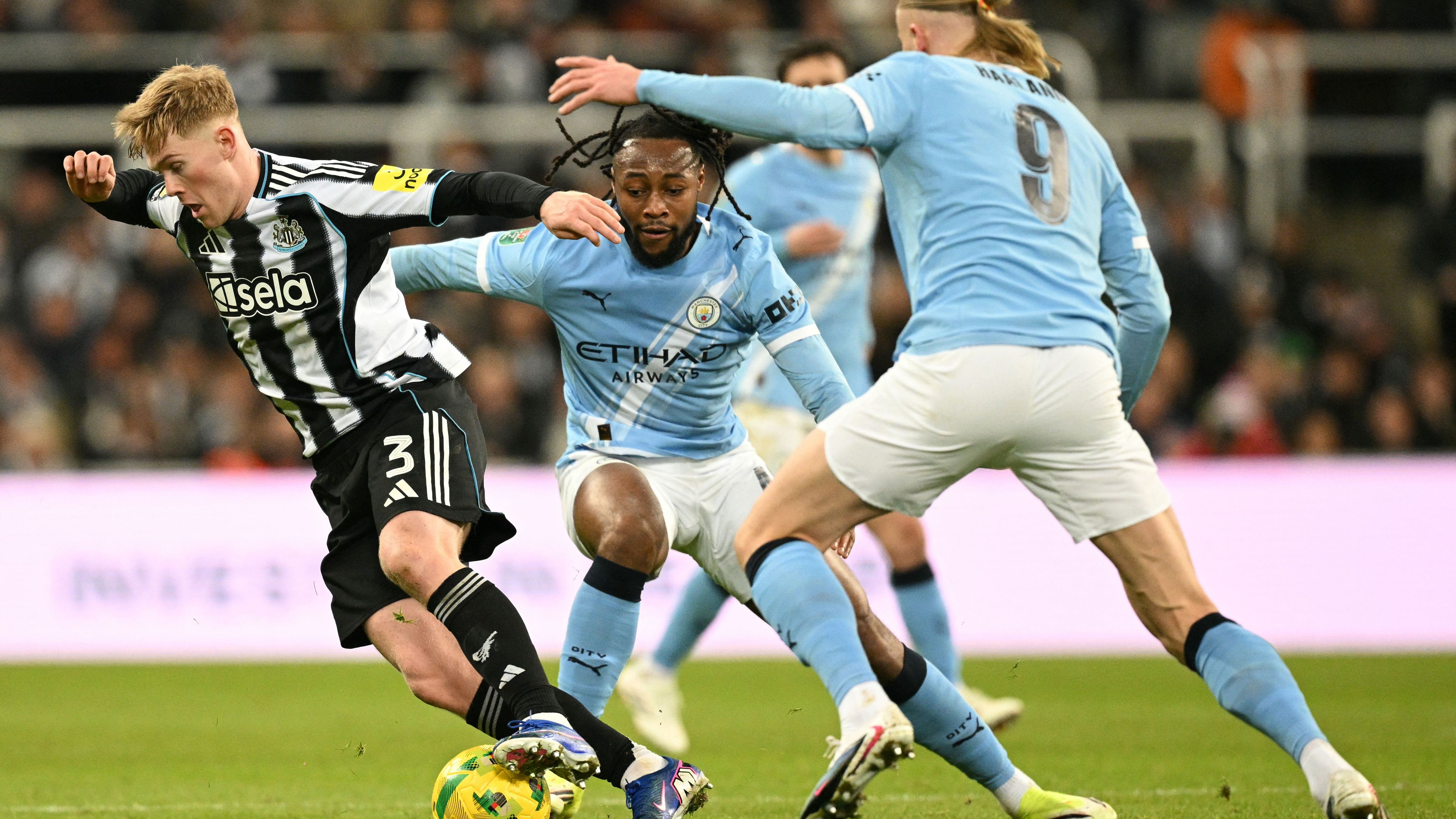 بالفيديو.. مانشستر سيتي يقطع خطوة نحو نهائي كأس الرابطة بإسقاط نيوكاسل |  كووورة