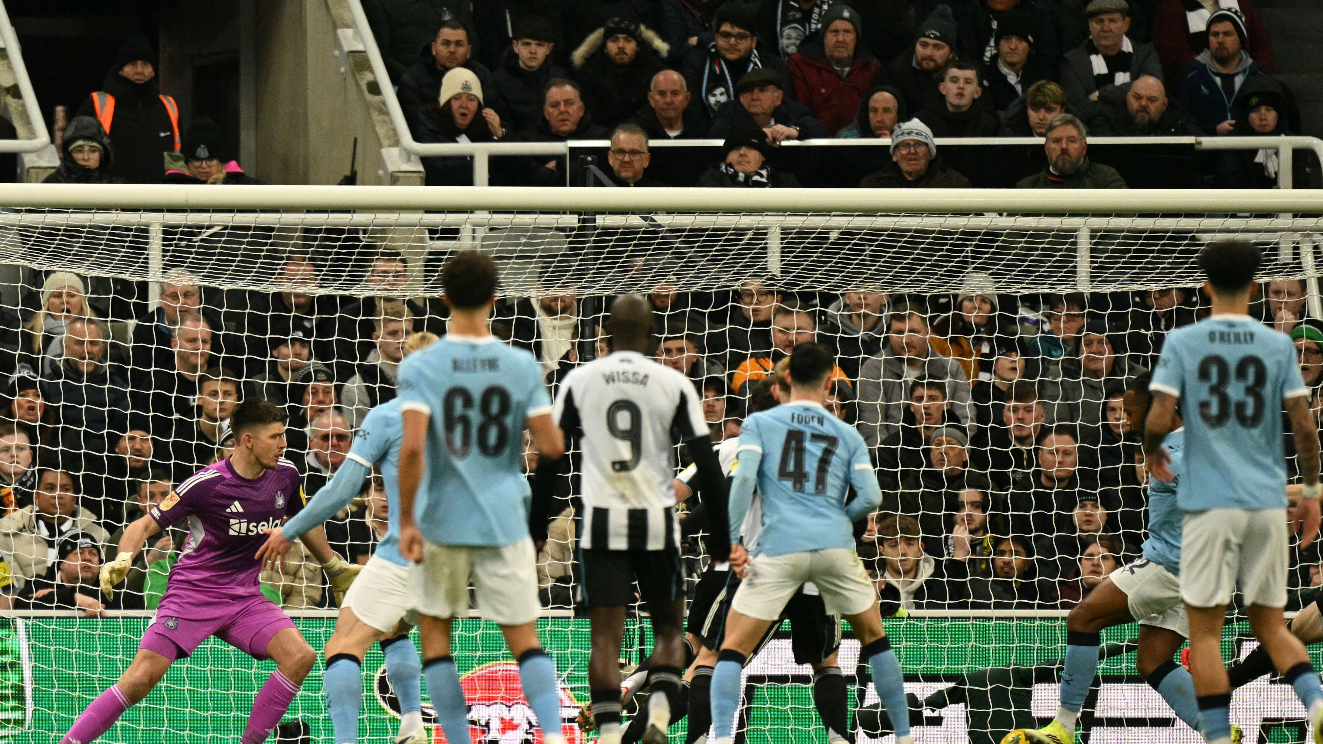 FBL-ENG-LCUP-NEWCASTLE-MAN CITY