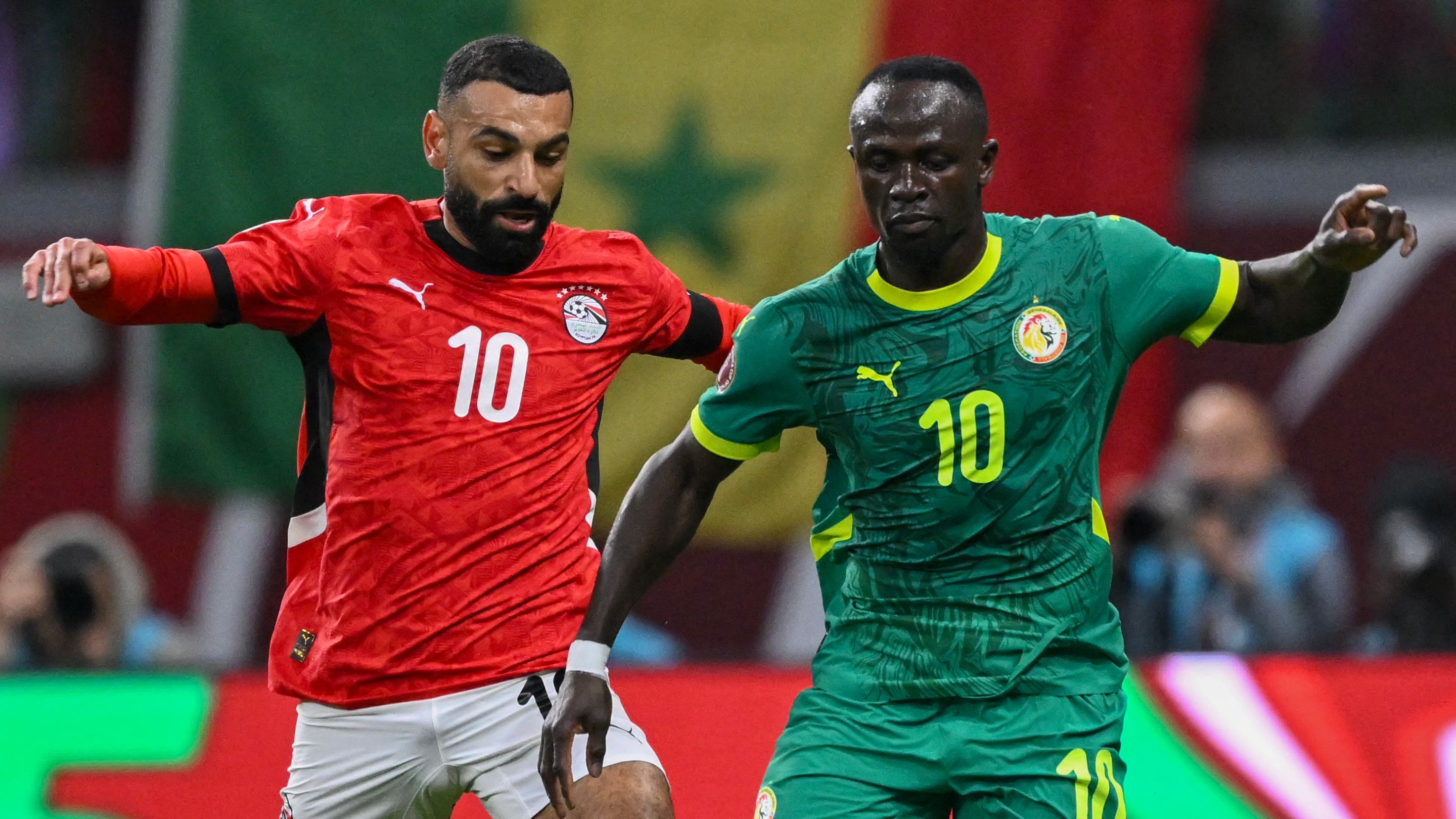 Mohamed Salah non tocca la palla nell'area contro il Senegal semifinale Coppa d'Africa 2025