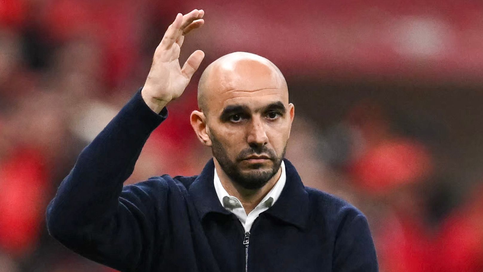 بدعم من مبابي.. وليد الركراكي يُشعل غرفة ملابس في ريال مدريد