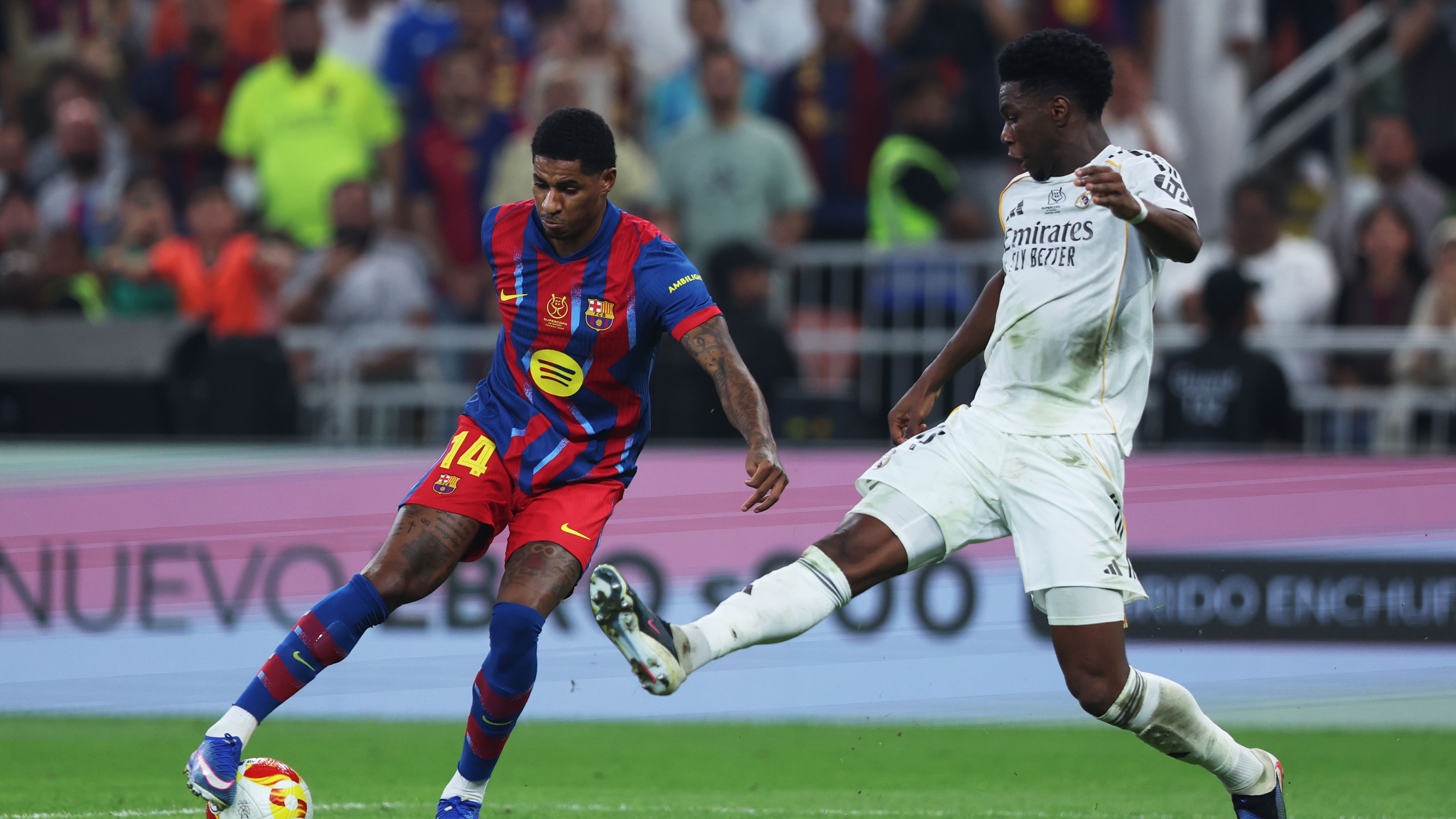 الأطباء في مهب الريح.. هل فقد الريال وبرشلونة السيطرة على غرف الملابس؟