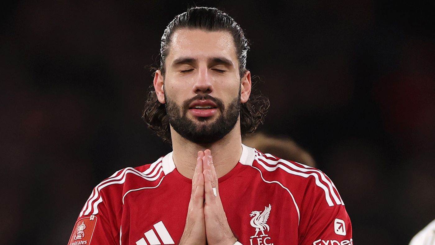 فيديو: تصرف غير محترم.. سوبوسلاي يفجر غضب سلوت