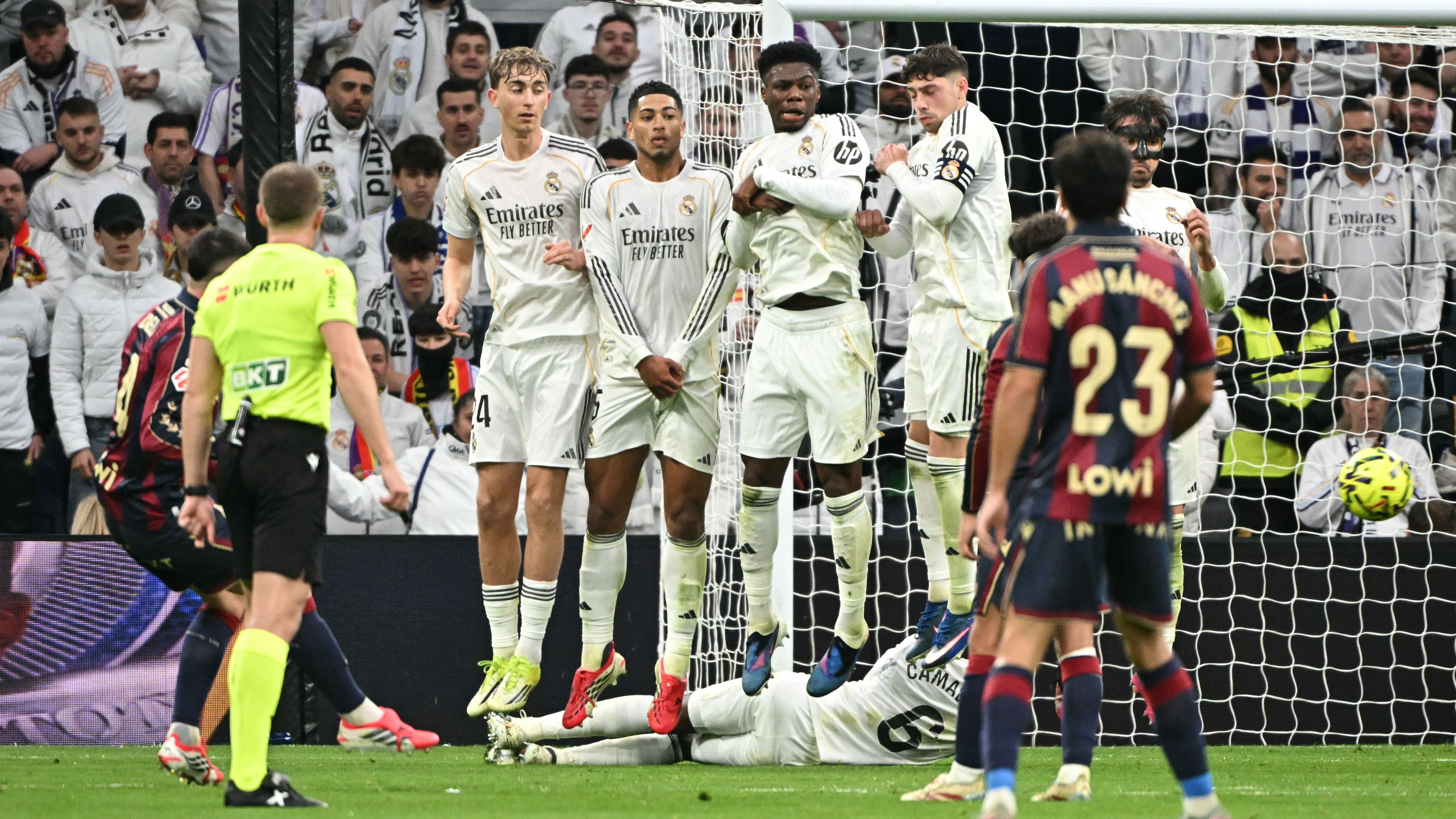 نجم ريال مدريد يعيد حساباته.. هل يحصل يونايتد على قطعته الناقصة؟