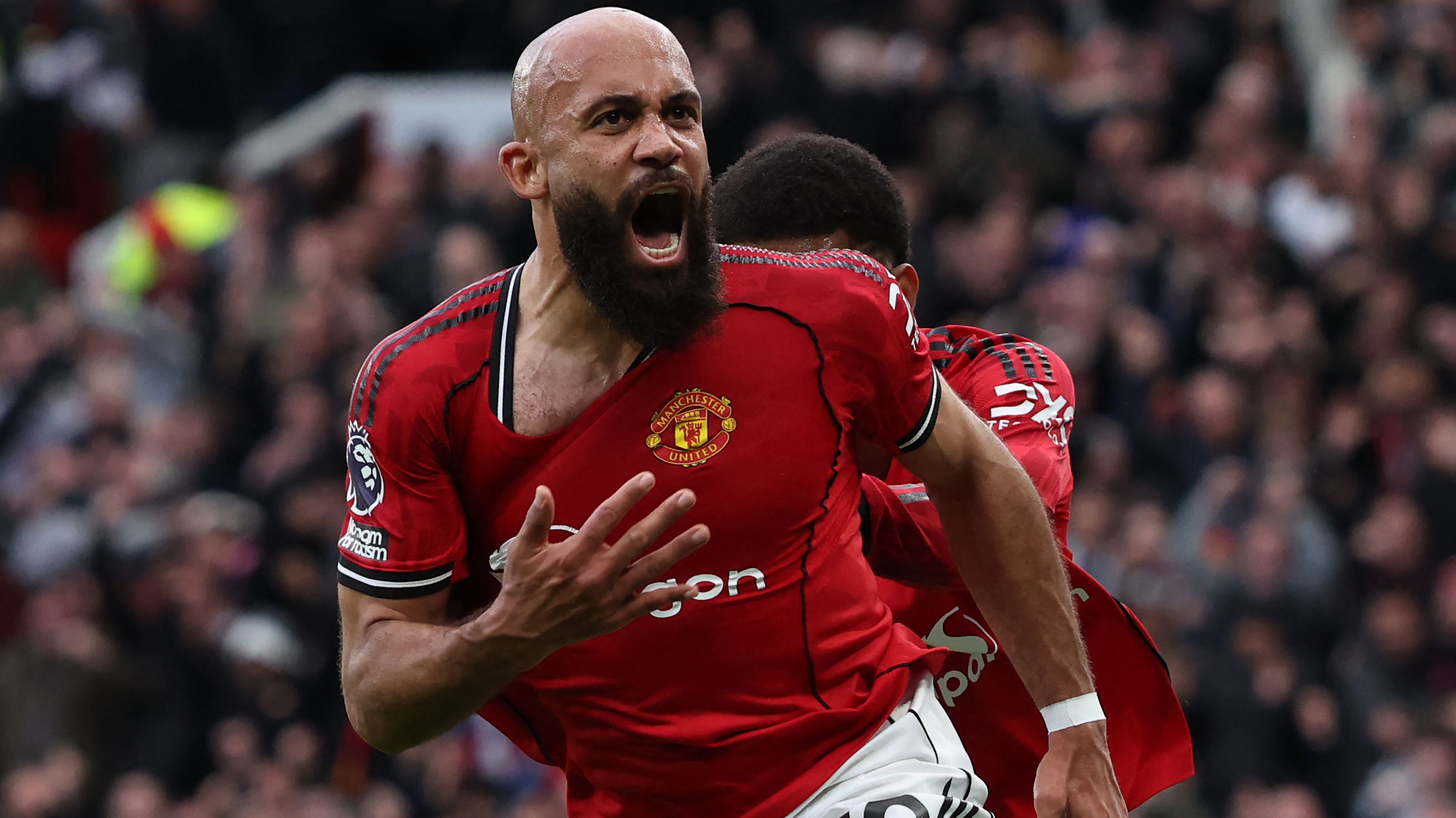 Bryan Mbeumo segnando contro Manchester City all'Old Trafford in Premier League