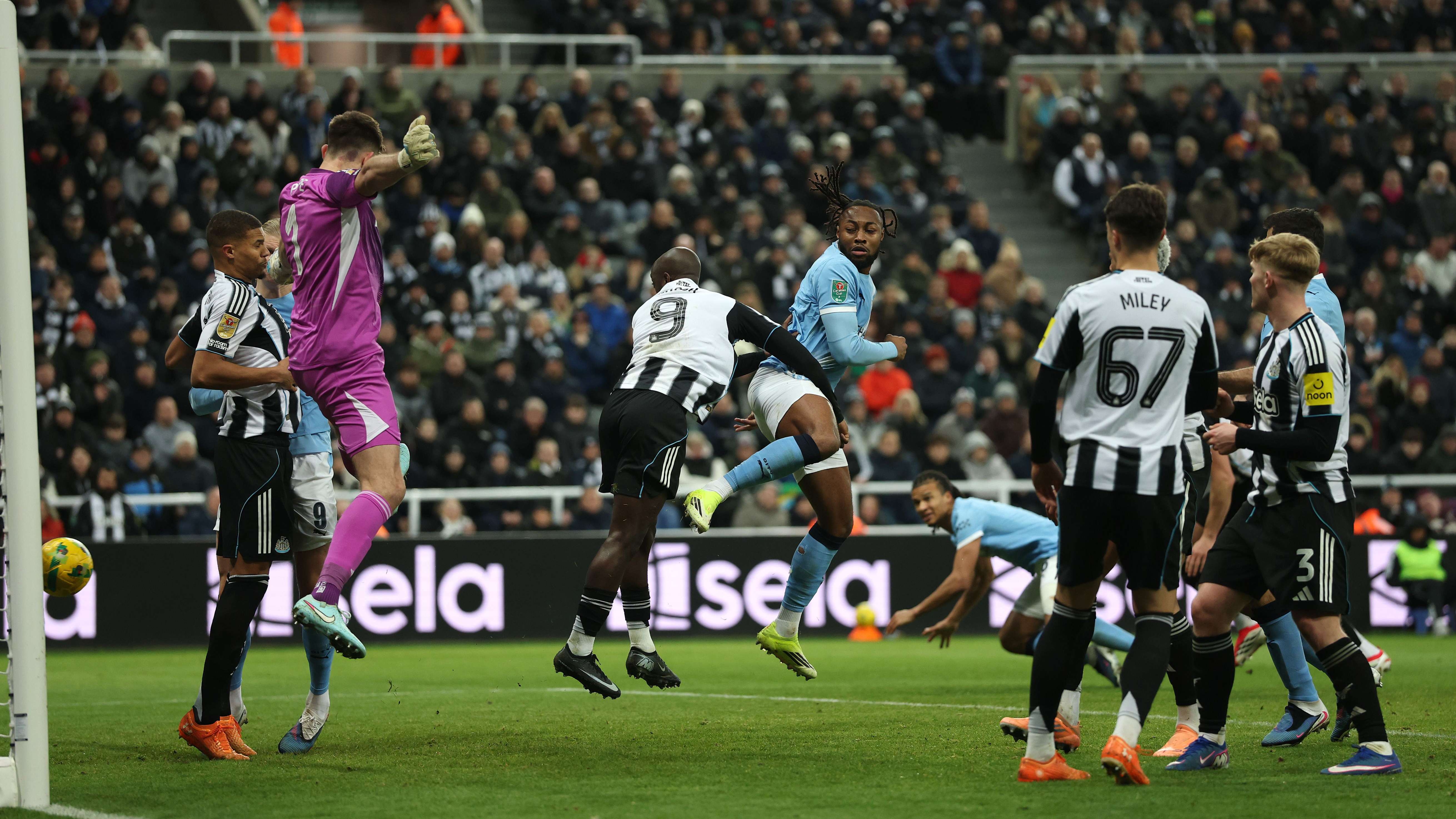 Newcastle United v Manchester City - Carabao Cup Semi Final First Leg