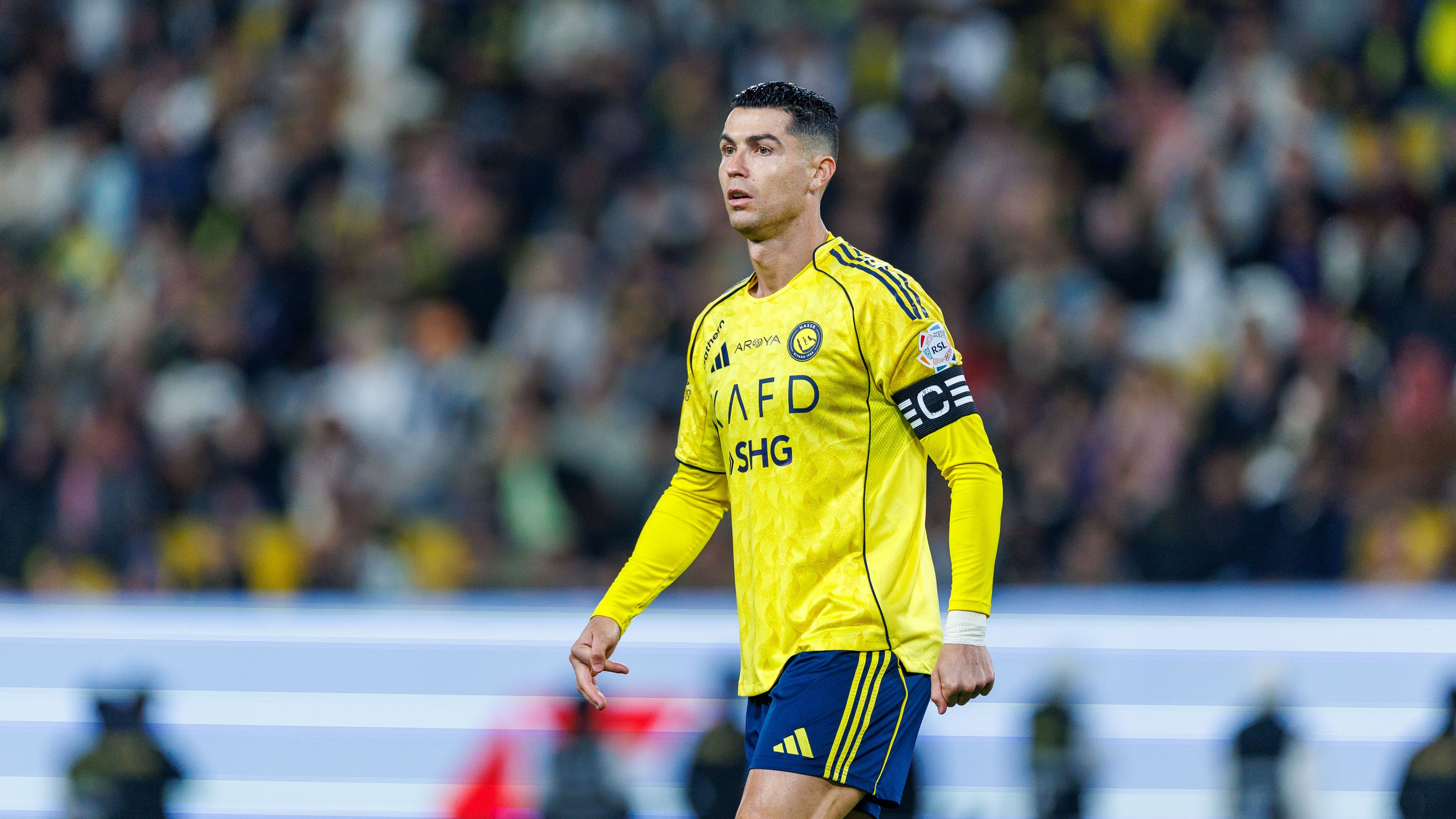 رونالدو يتابع مباراة النصر في دوري أبطال آسيا رغم حضوره بطولة البادل