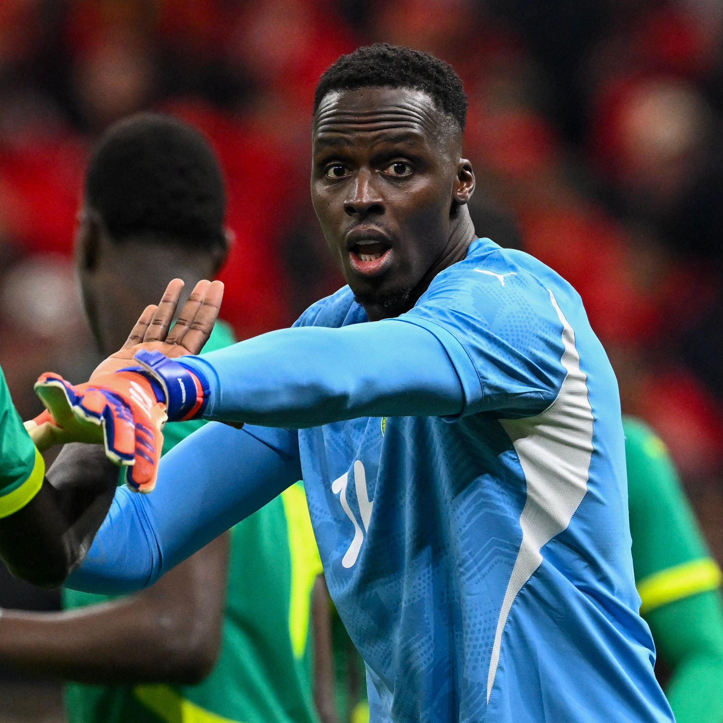 Photo montrant une serviette tenue lors de la finale CAN Maroc-Sénégal.