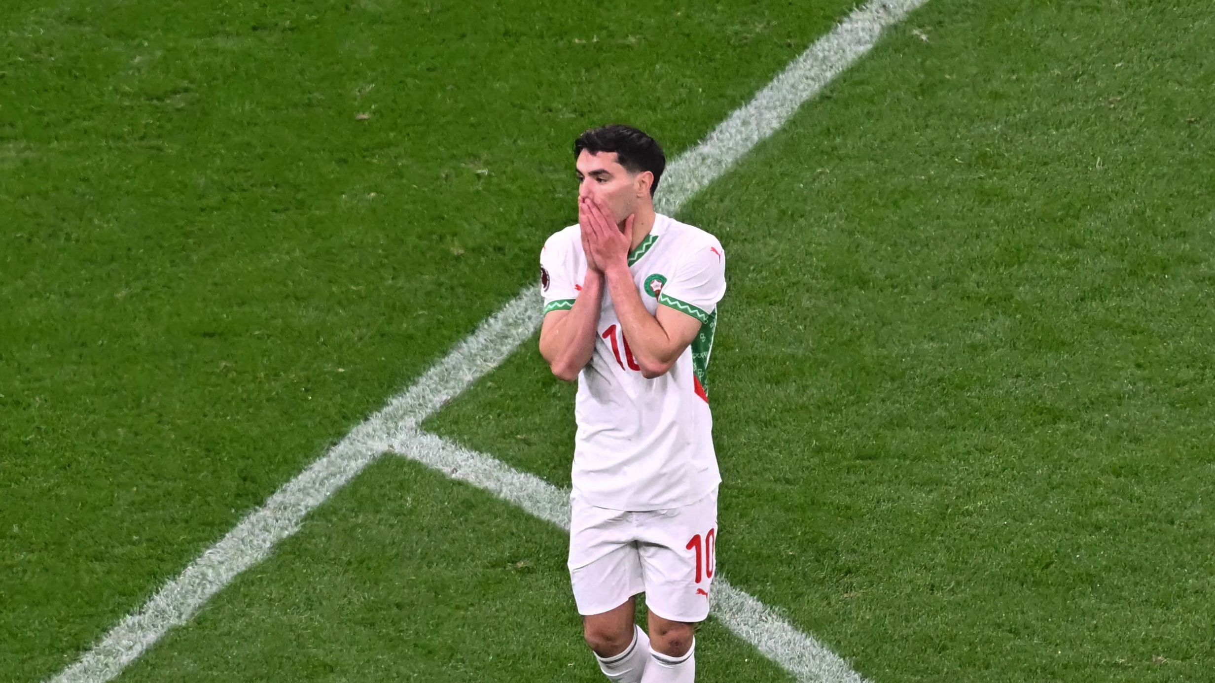 بالفيديو: بانينكا يصدم فينيسيوس.. ويعفو عن دياز