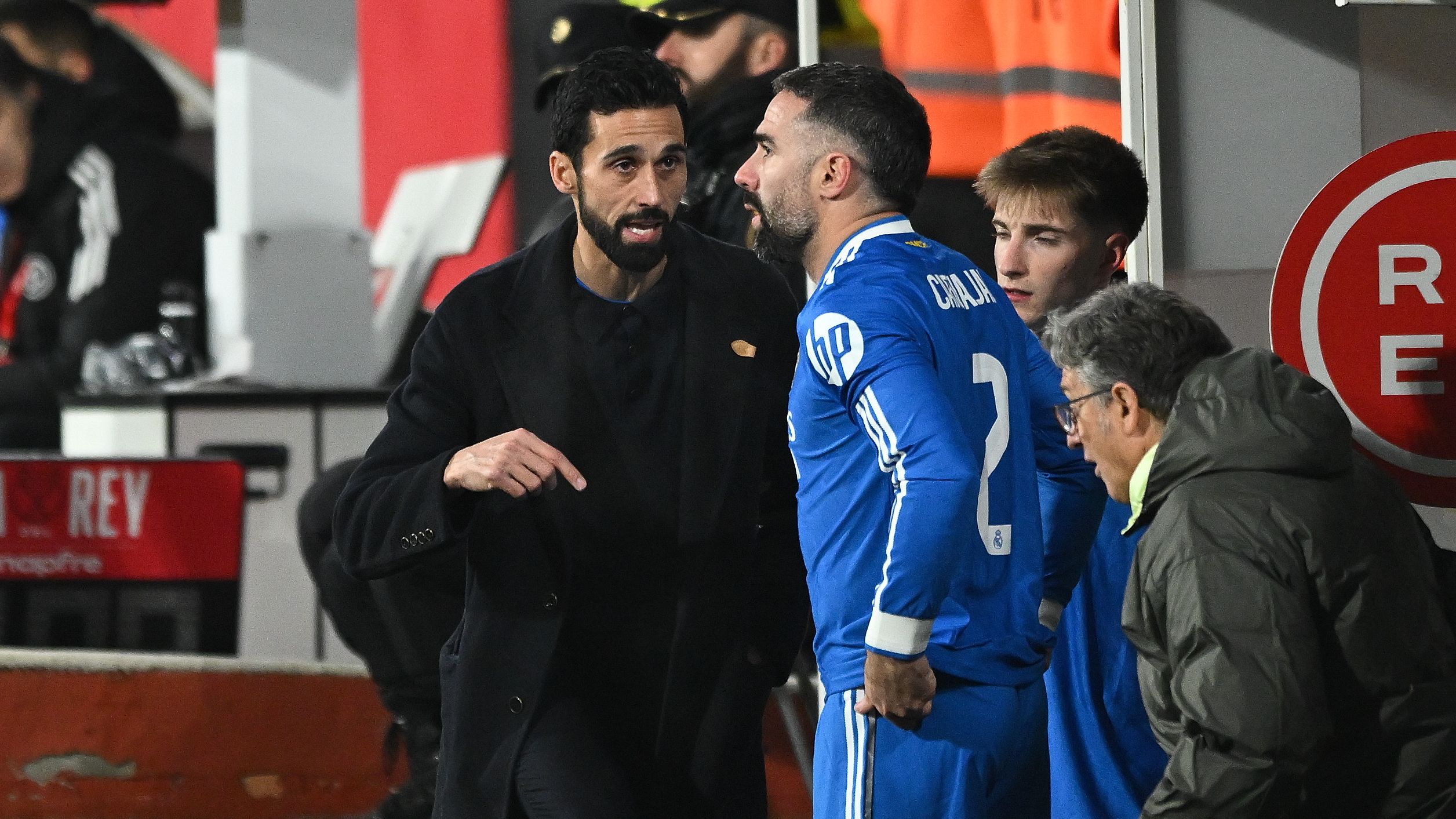 تصفية حسابات تشعل التوتر بين أربيلوا وكارفخال