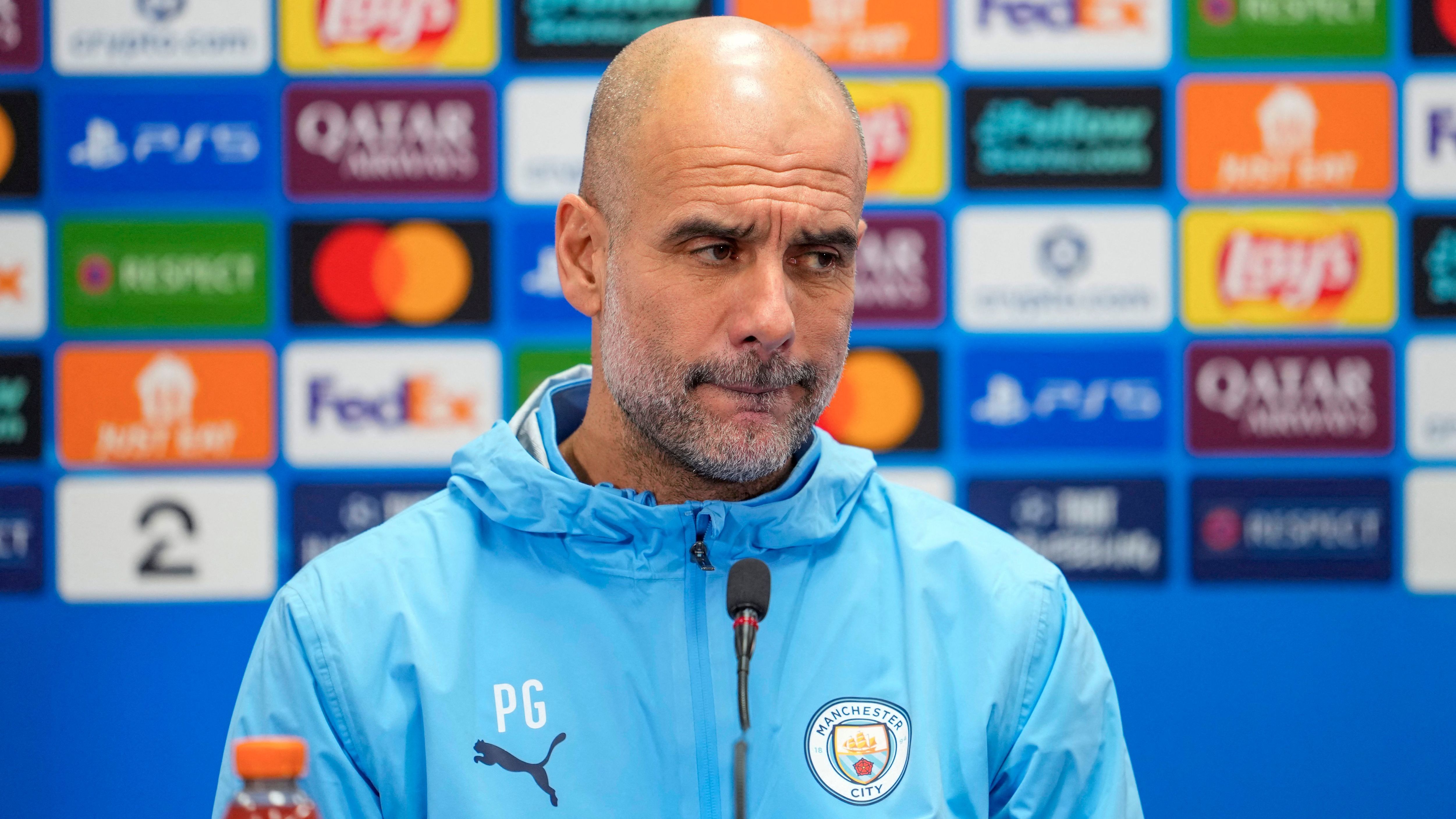 Guardiola parle arabe lors d’une conférence de presse sur Manchester City et Oscar Bob