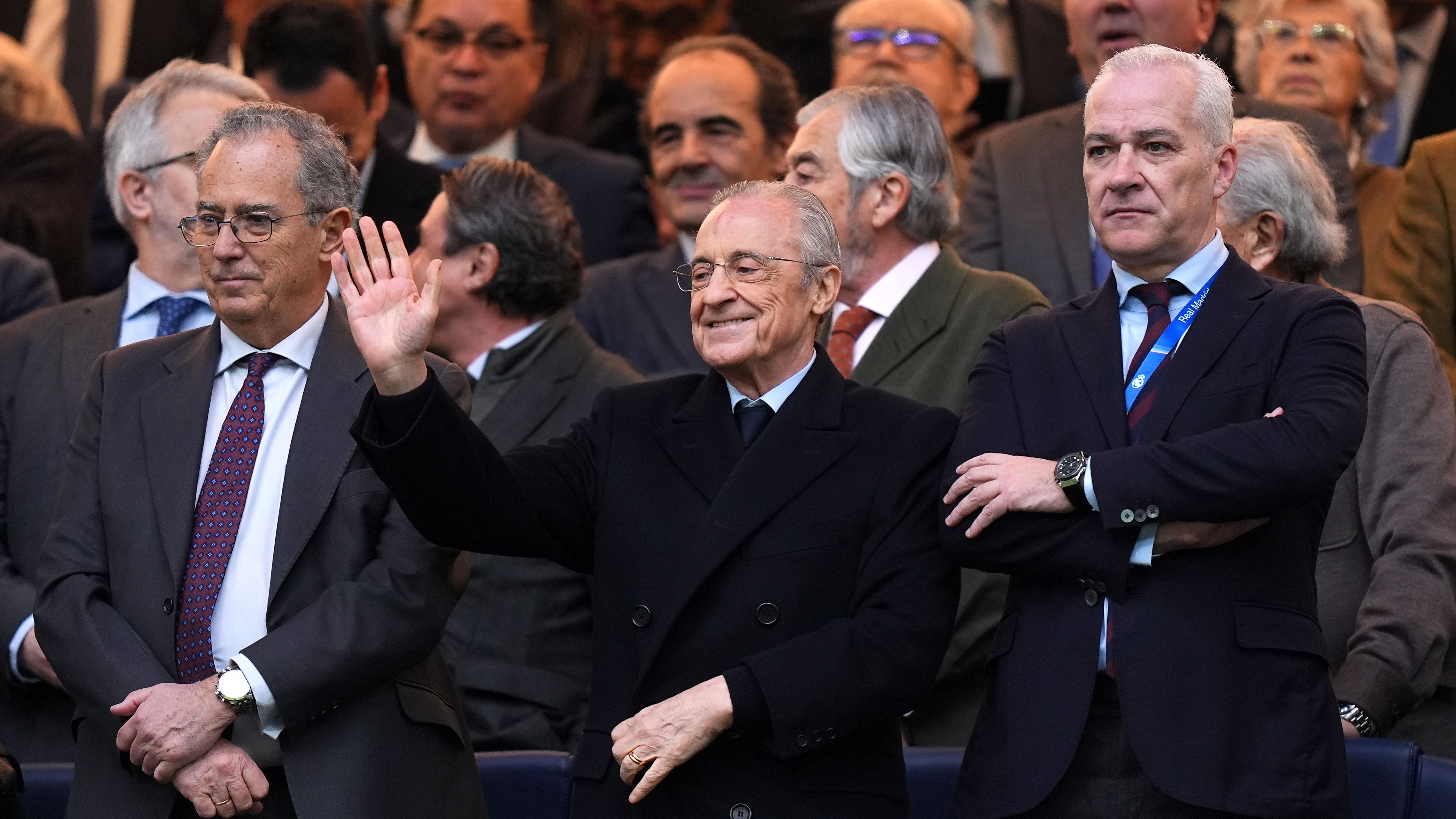 بيريز يرفض صفقة سيلفا.. ريال مدريد يدفن حلم انتقال نجم مانشستر سيتي