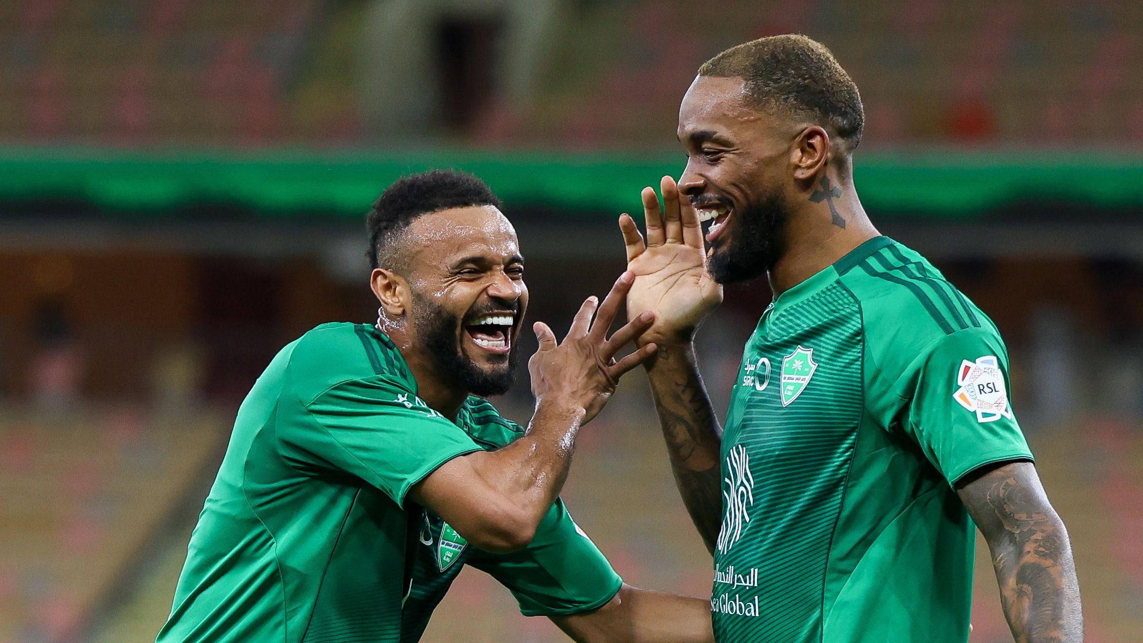 Iván Toni celebrando con Al-Ahli en la Saudi Pro League