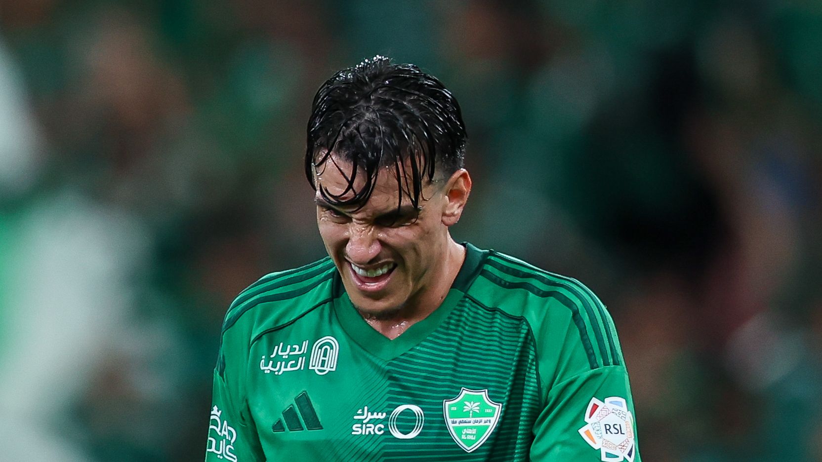 Roger Ibáñez con Al Ahli tras su centésima aparición buscando 200 más