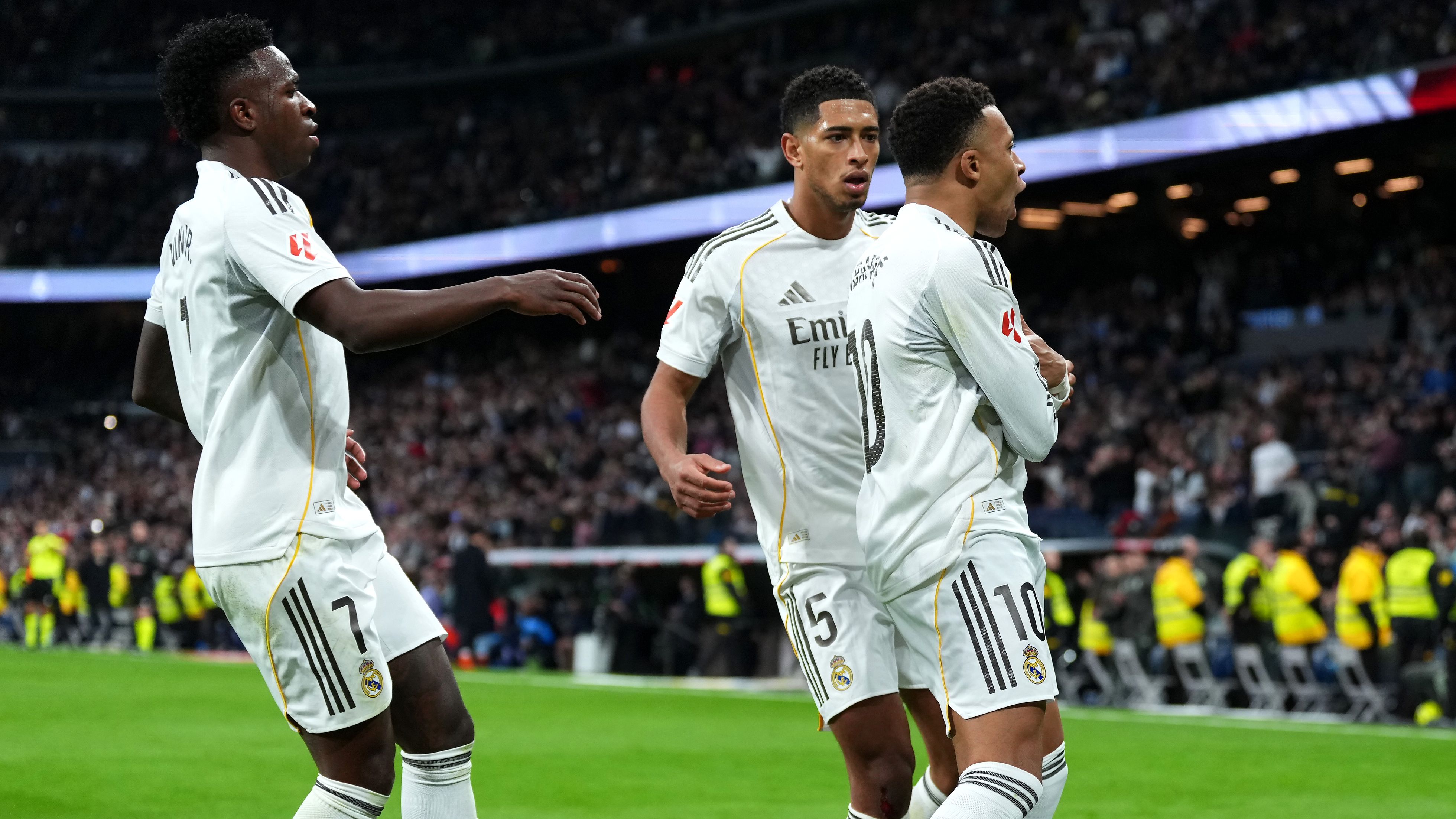 أسطورة بايرن: ريال مدريد يفتقد الهيبة والرمزية رغم نجوميته العالمية
