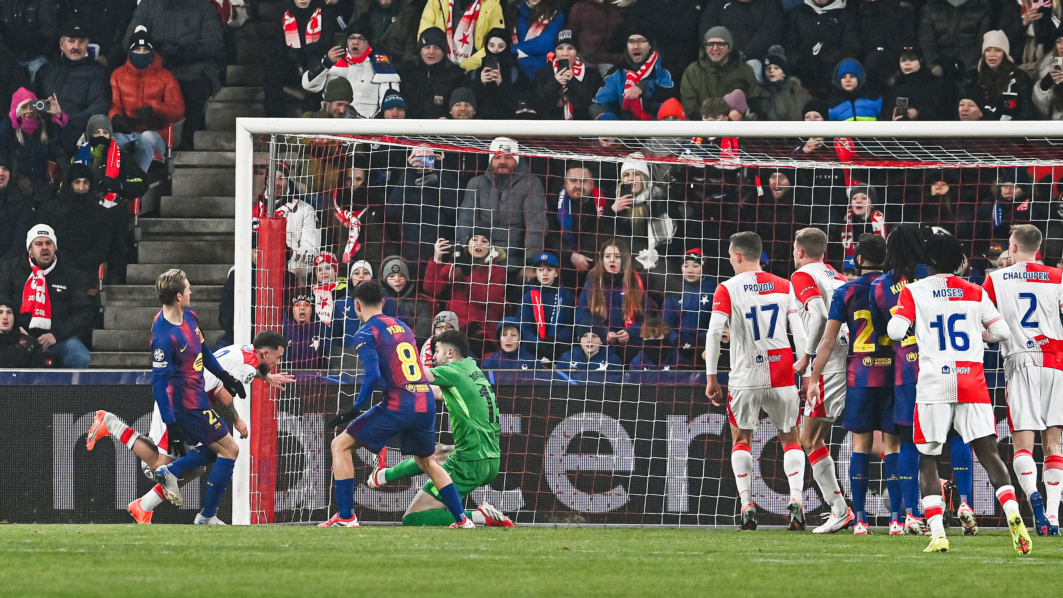 Slavia Praga Barcelona foto de la Champions League con gol temprano