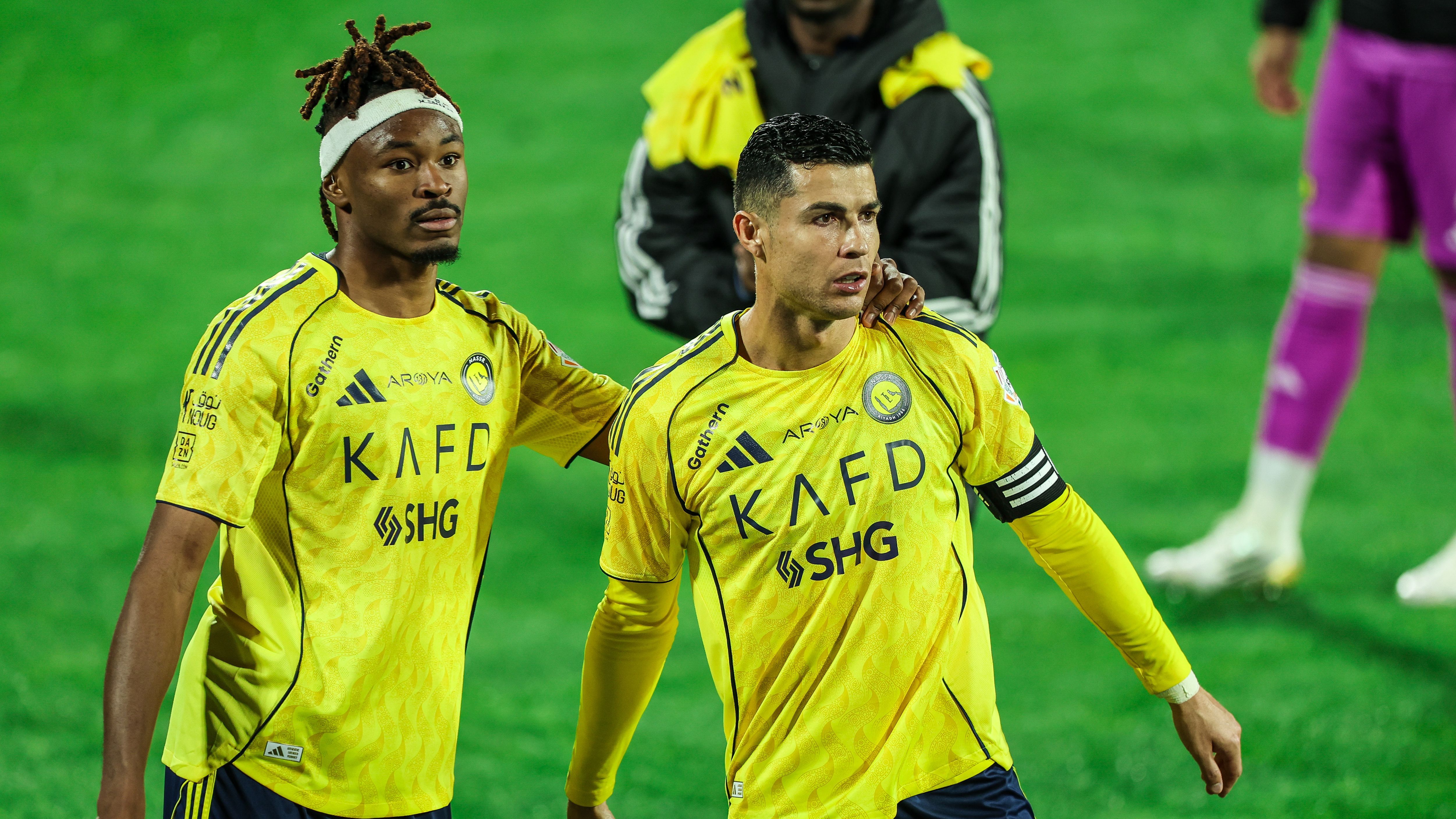 Cristiano Ronaldo liderando Al-Nassr ante Al-Taawoun en la Saudi Pro League