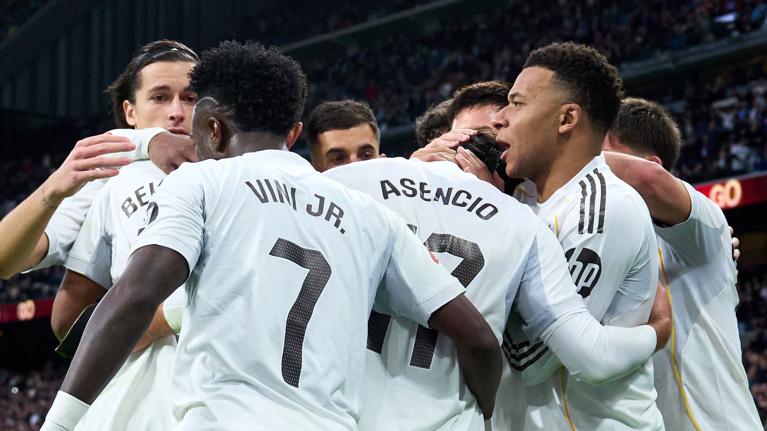 بعيد كل البعد عن الرحيل.. انفراجة في أزمة نجم ريال مدريد!