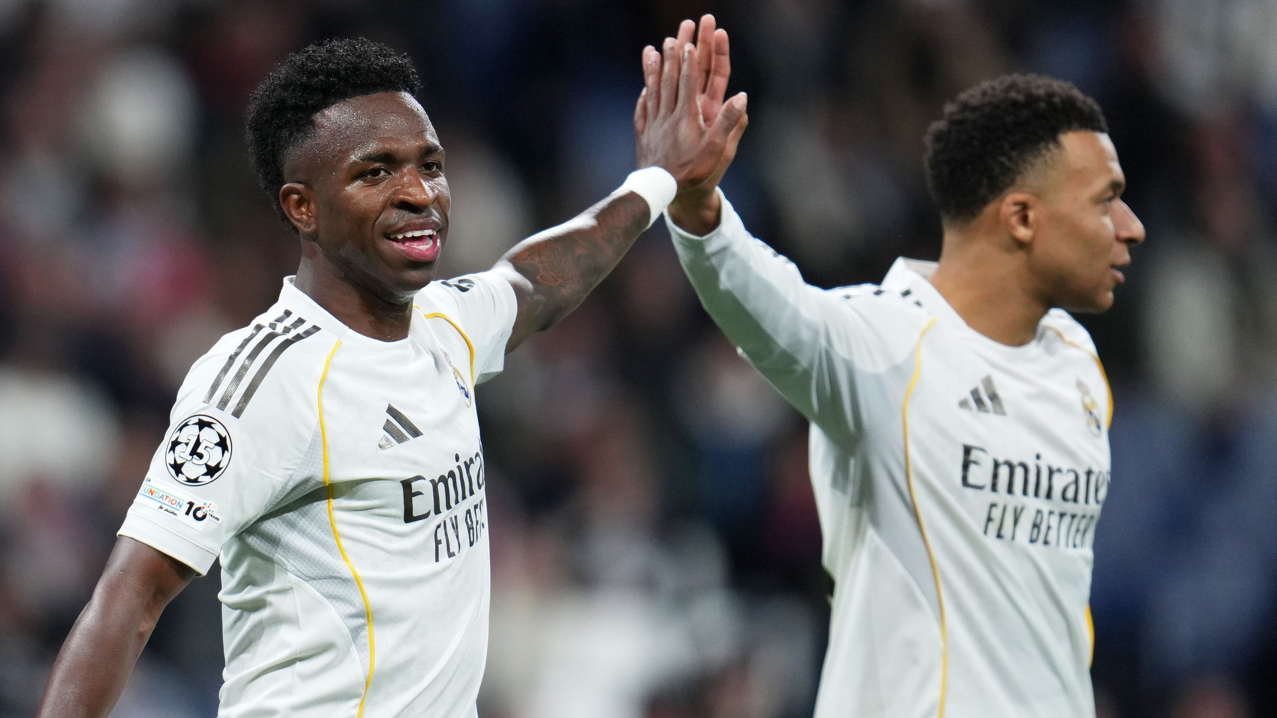 Vinícius Júnior e Mbappé accanto al Real Madrid contro Monaco durante la Champions League