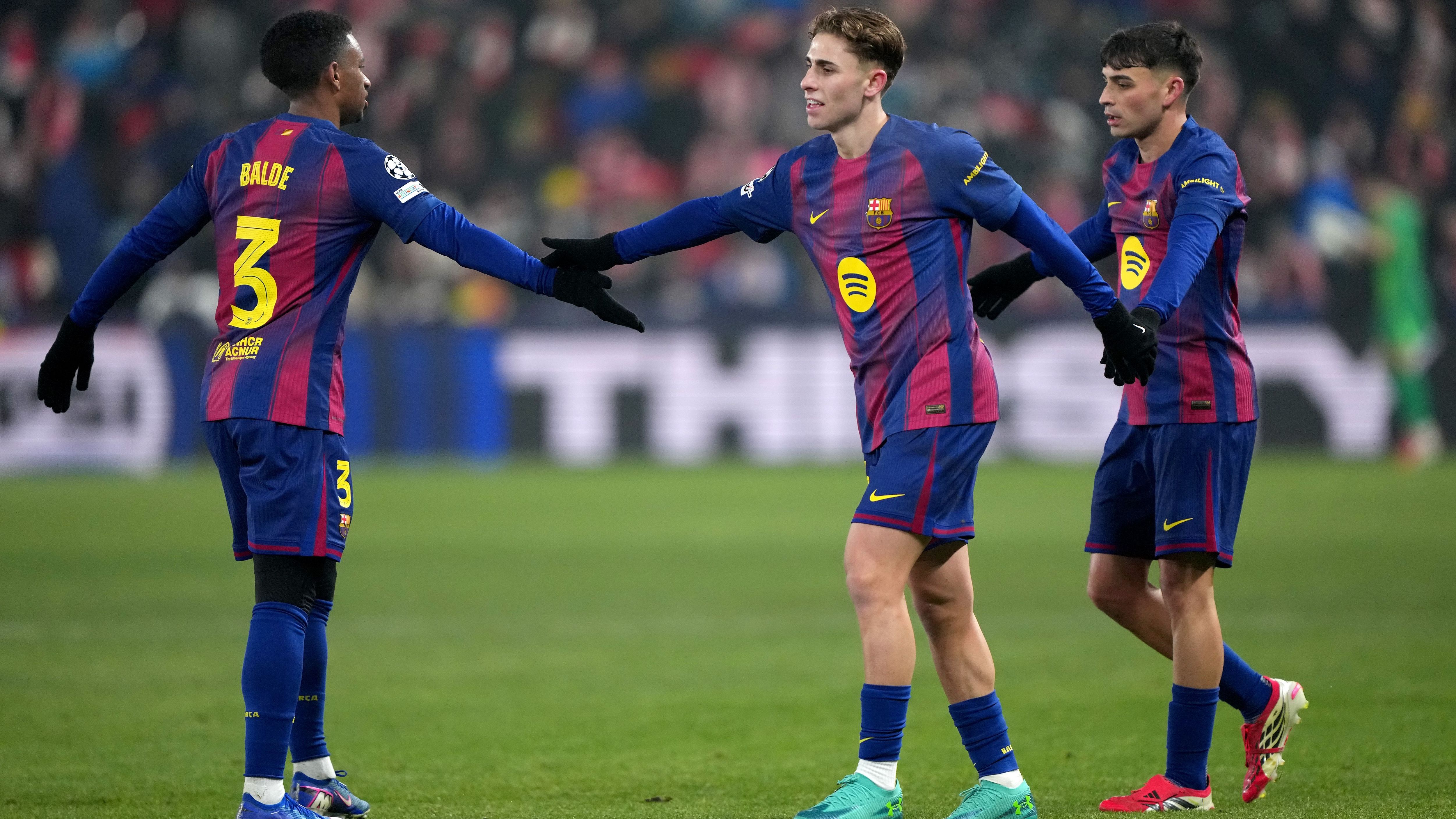 مانشستر يونايتد يستهدف أليخاندرو بالدي من برشلونة في صفقة انتقالات صيفية بقيمة 40 مليون يورو
