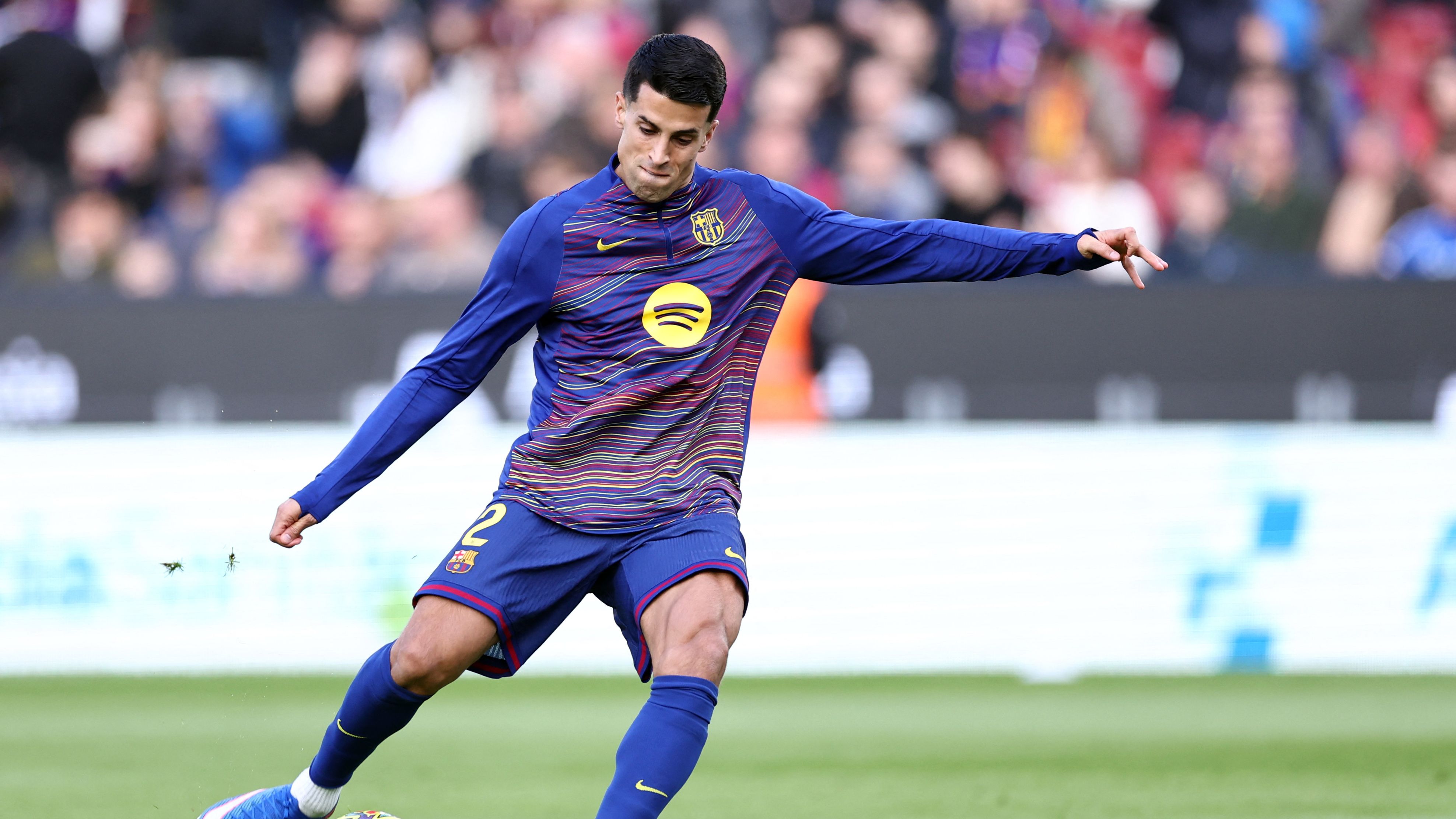 برشلونة يضع جواو كانسيلو في مواجهة حاسمة مع الهلال حول مستقبله