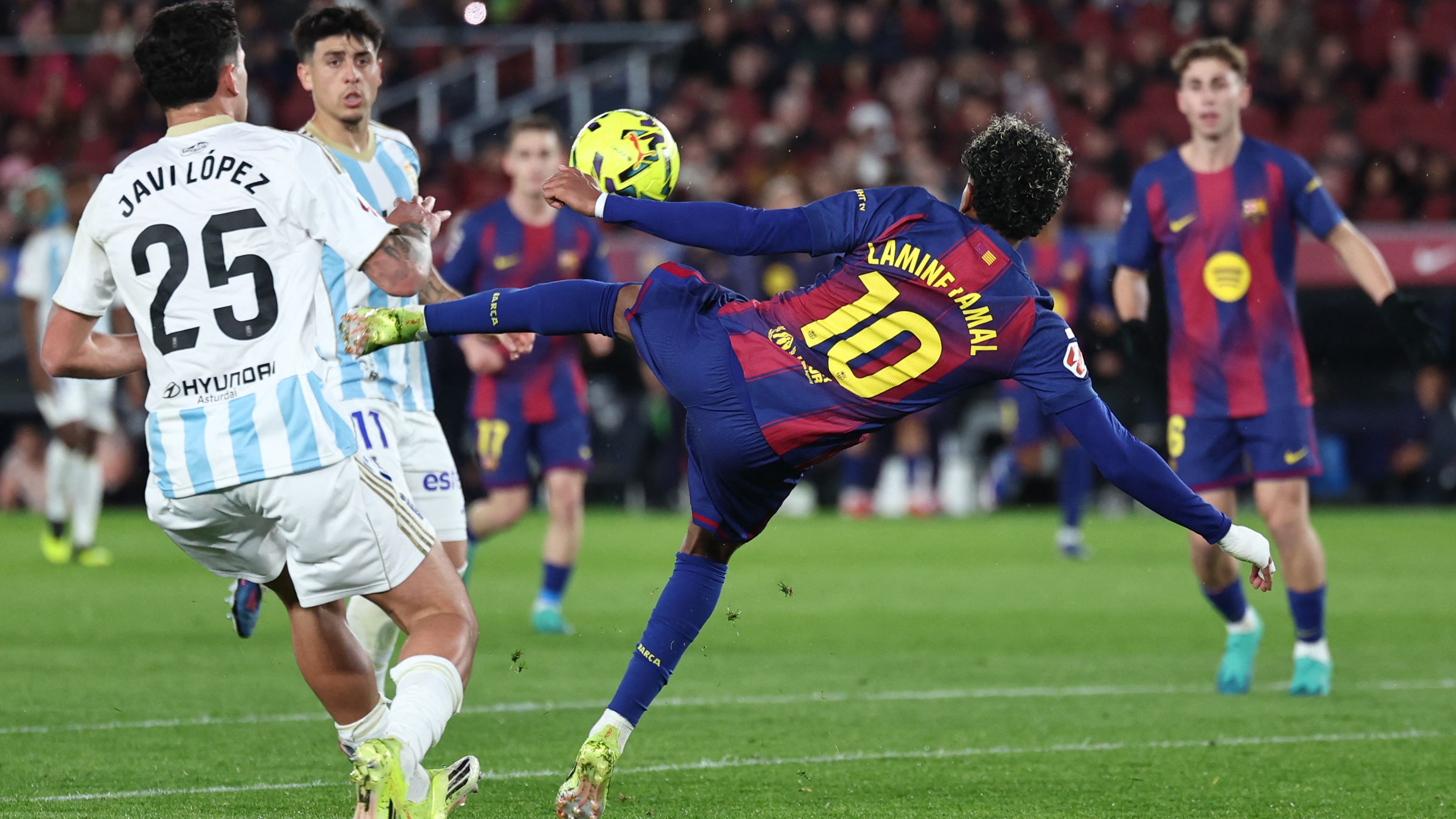 Lamine Yamal bicycle kick Barça Oviedo photo