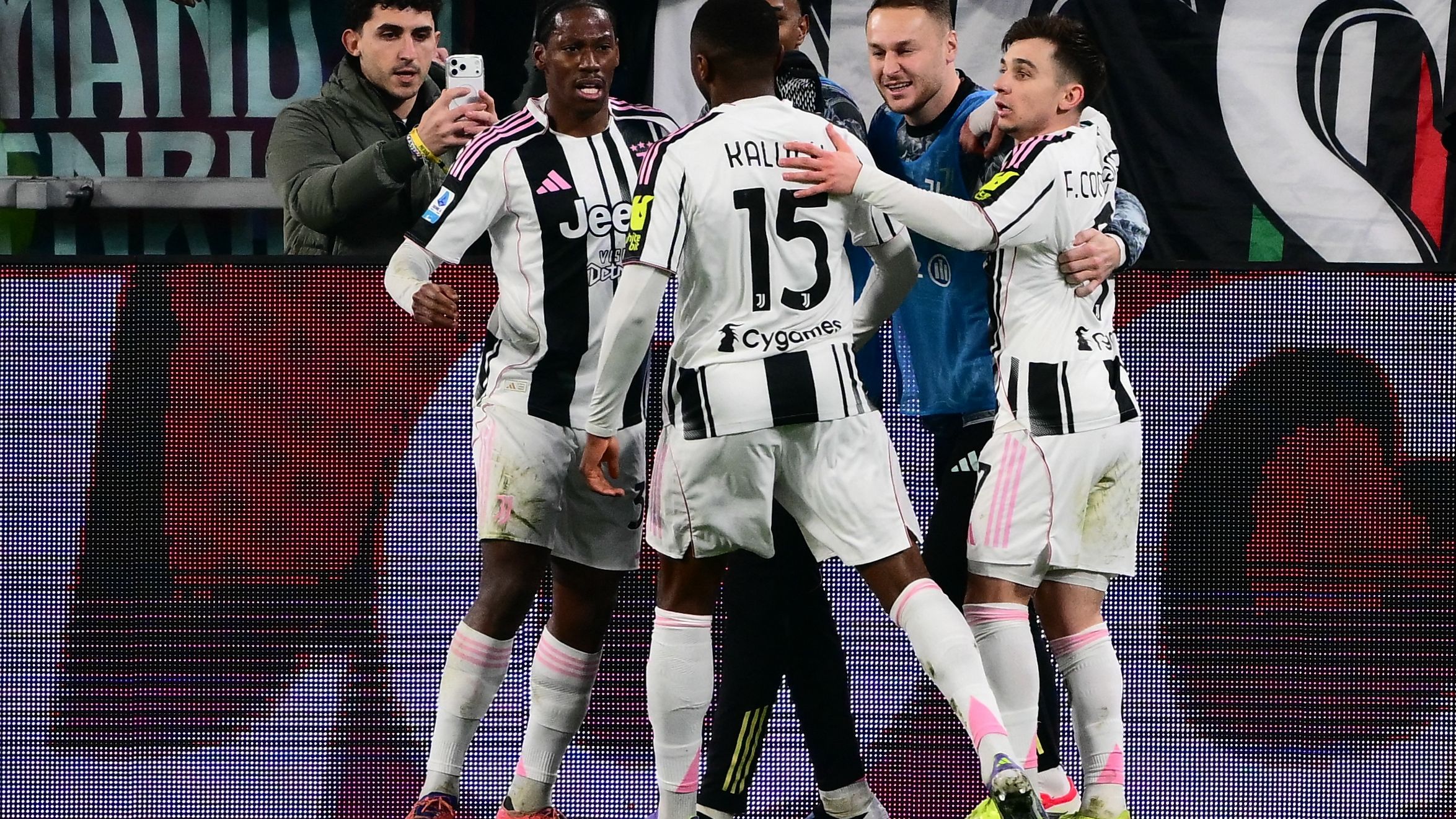 Imagen de Joshua Zirkzee ligado a Juventus y Manchester United para 2026