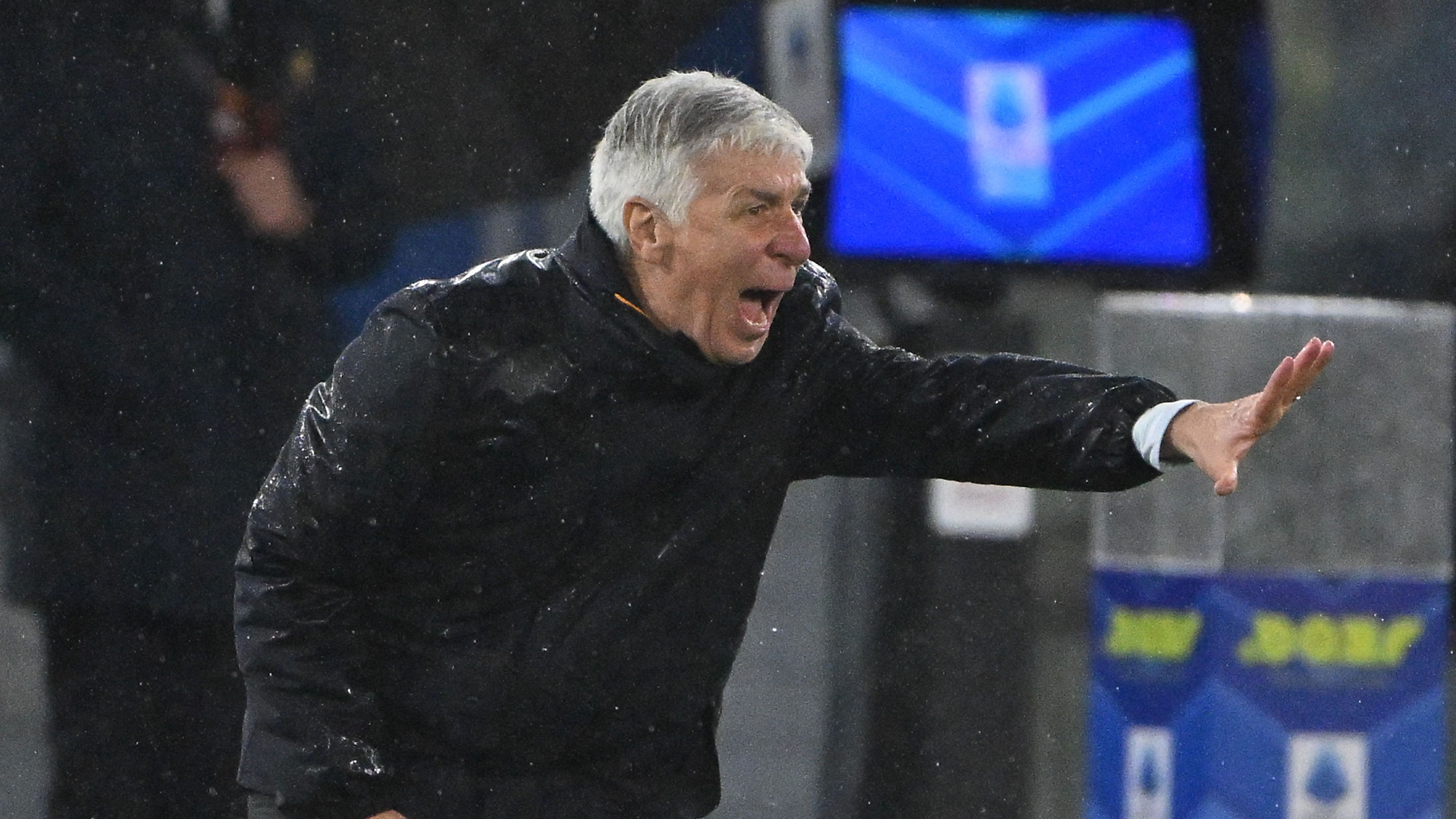 Foto de Robinho Vaz lesionado durante la Serie A con la Roma