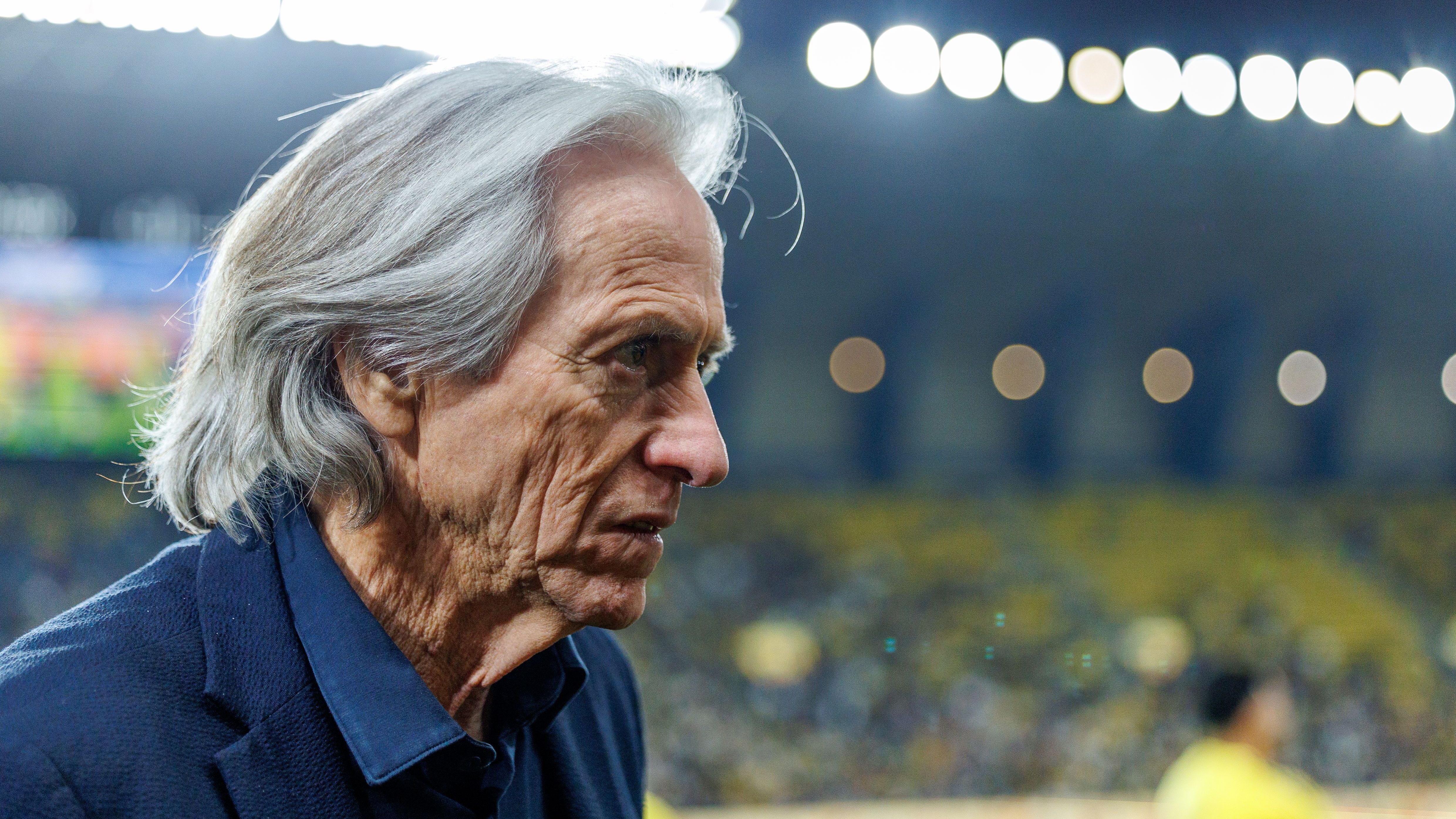 Jorge Jesus allena l’Al Nassr e valuta l’addio; Ronaldo al centro del mercato saudita