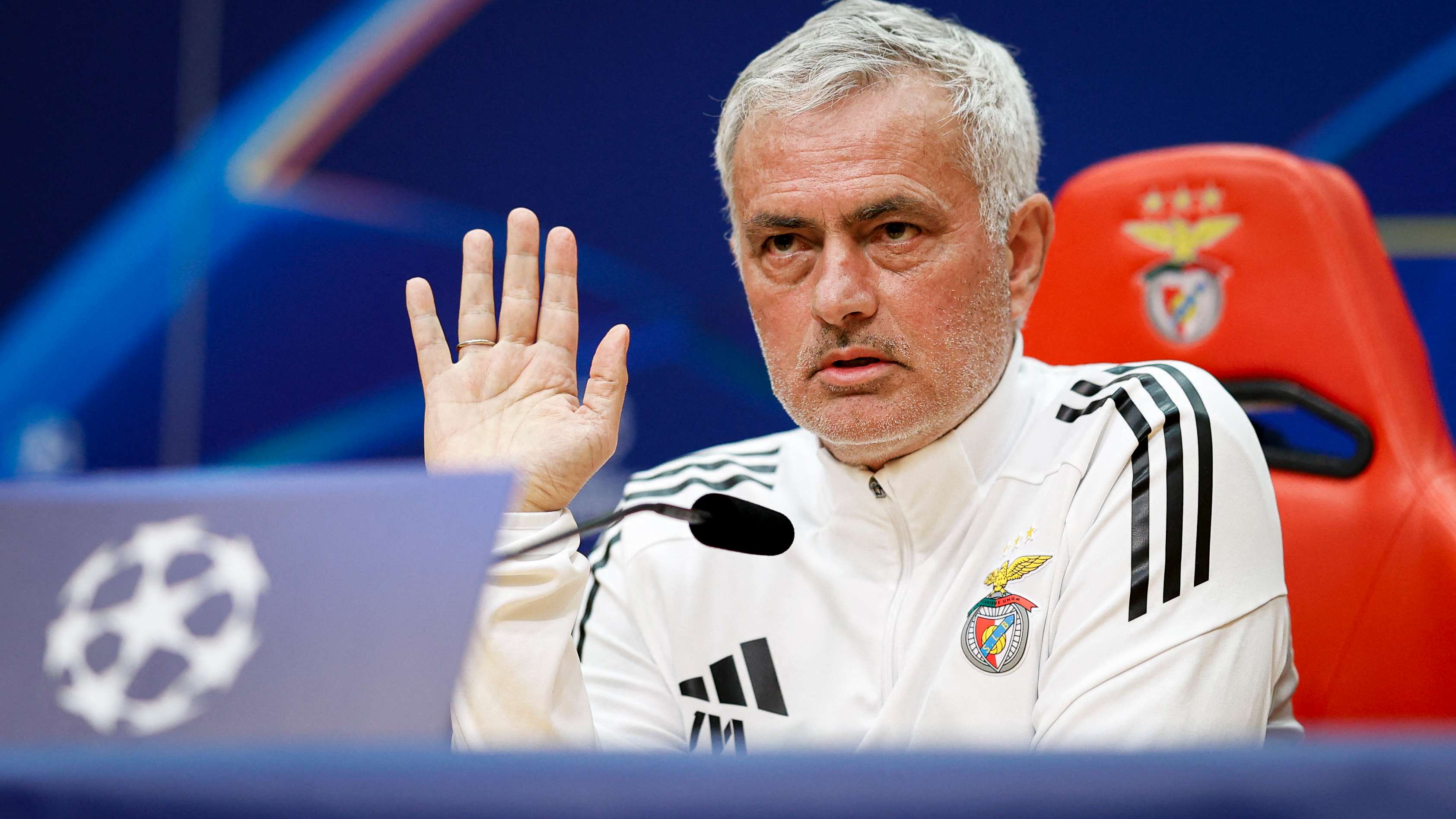 FBL-EUR-C1-BENFICA-PRESSER