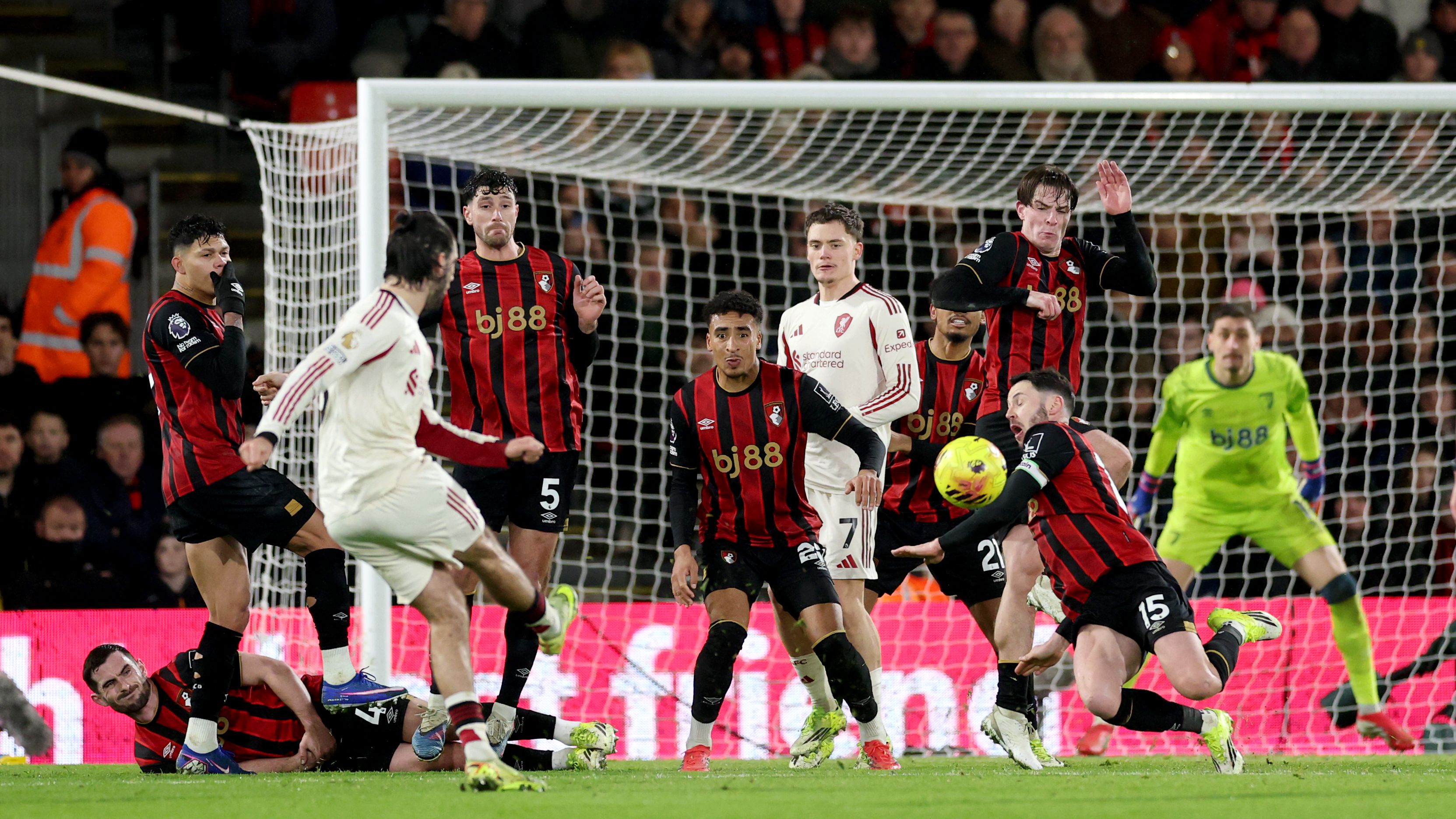 Szoboszlai gol da fuori area contro Bournemouth in Premier League 2025-26