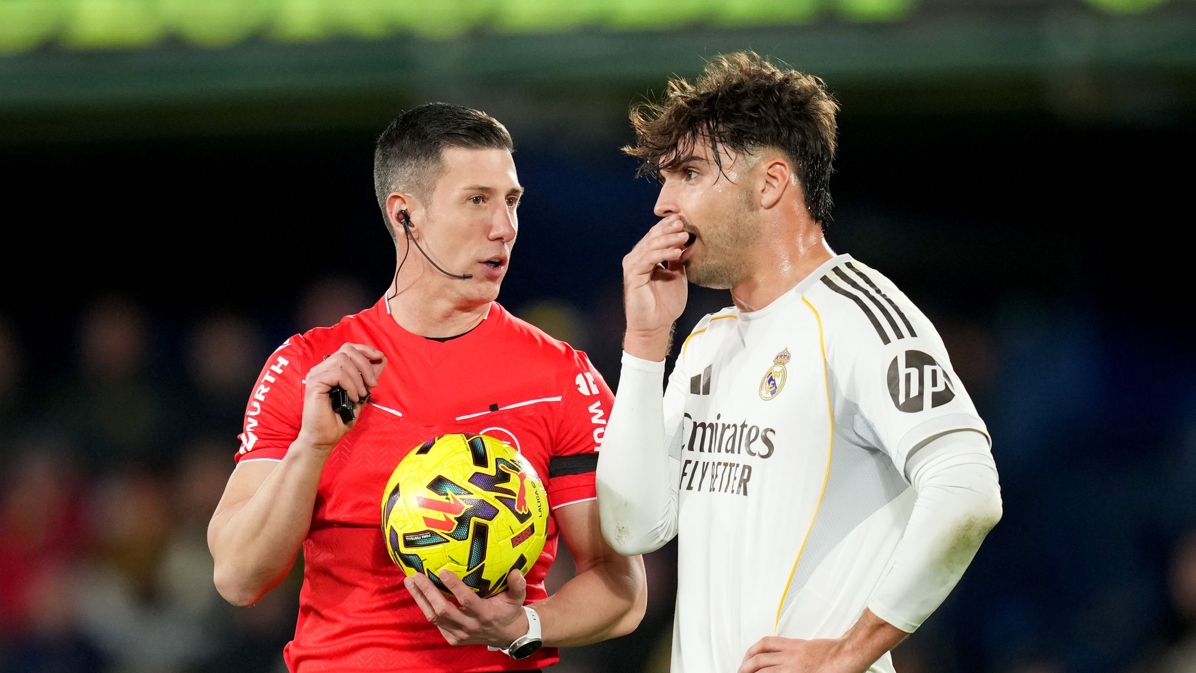 Real Madrid contro Villarreal: mano al limite dell'area e discussione VAR