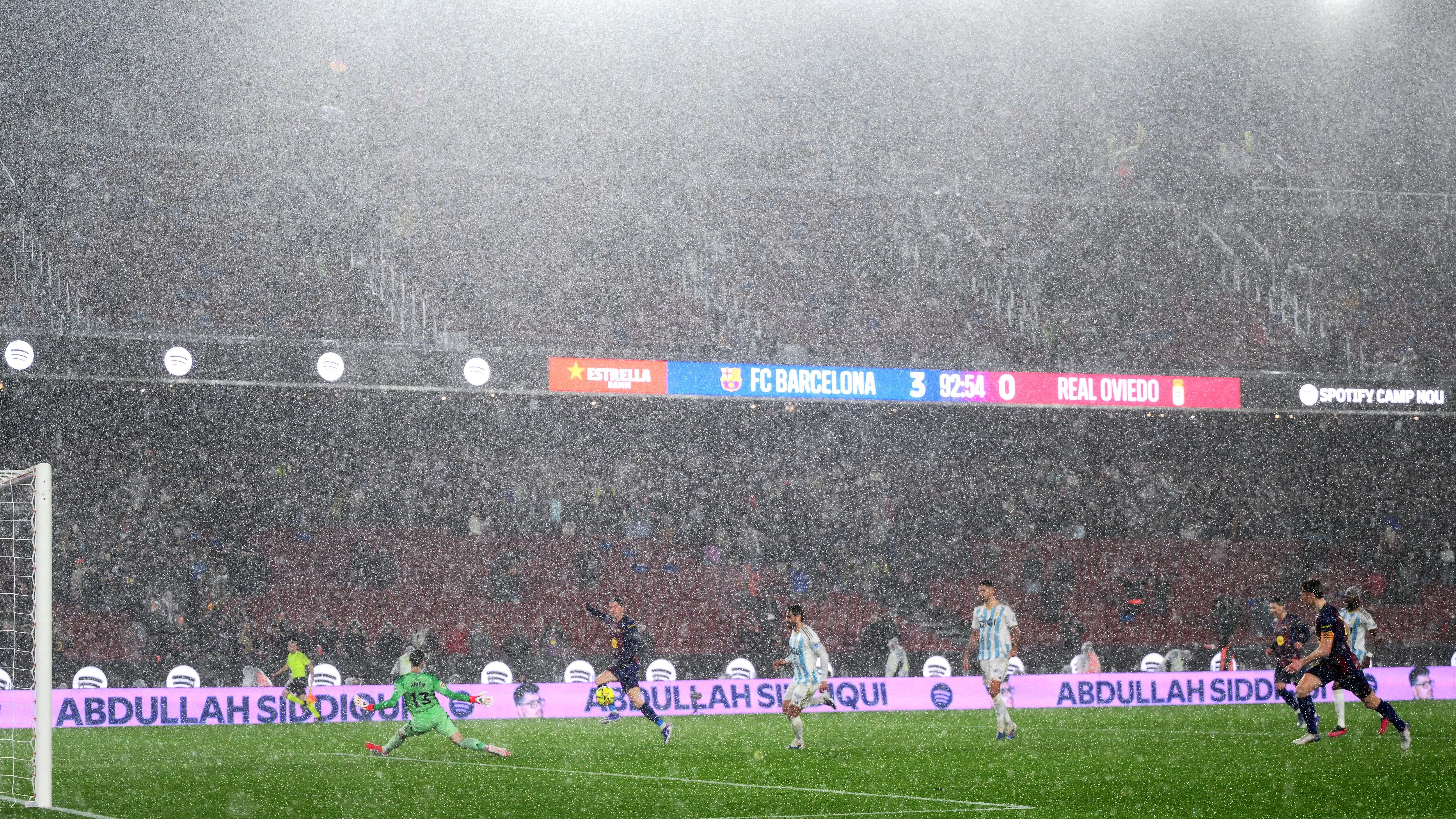 Barcelona Real Oviedo rain Camp Nou