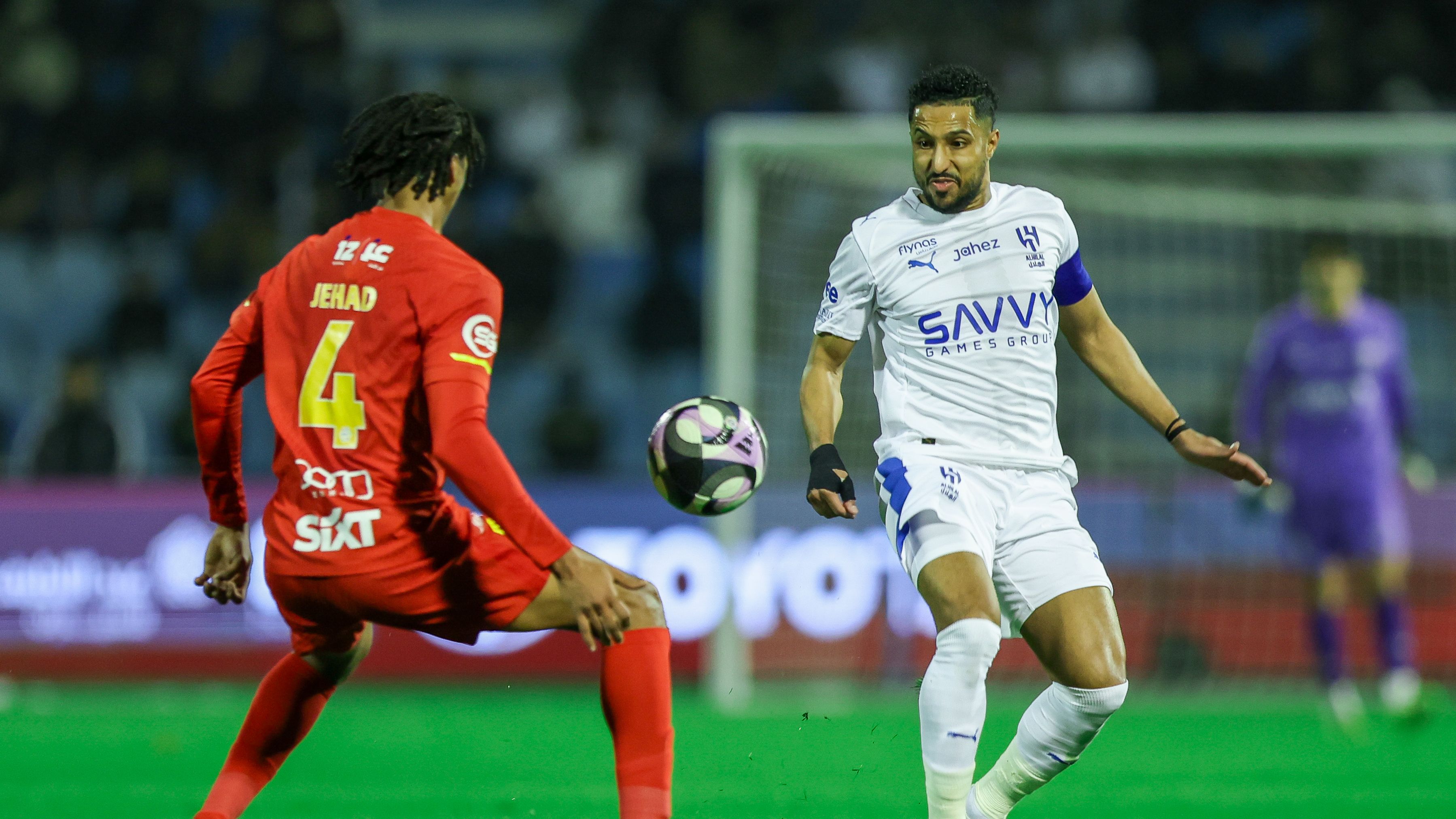 بالفيديو.. رئيس التعاون يتهم الحكم بمحاباة القادسية بسبب الهلال
