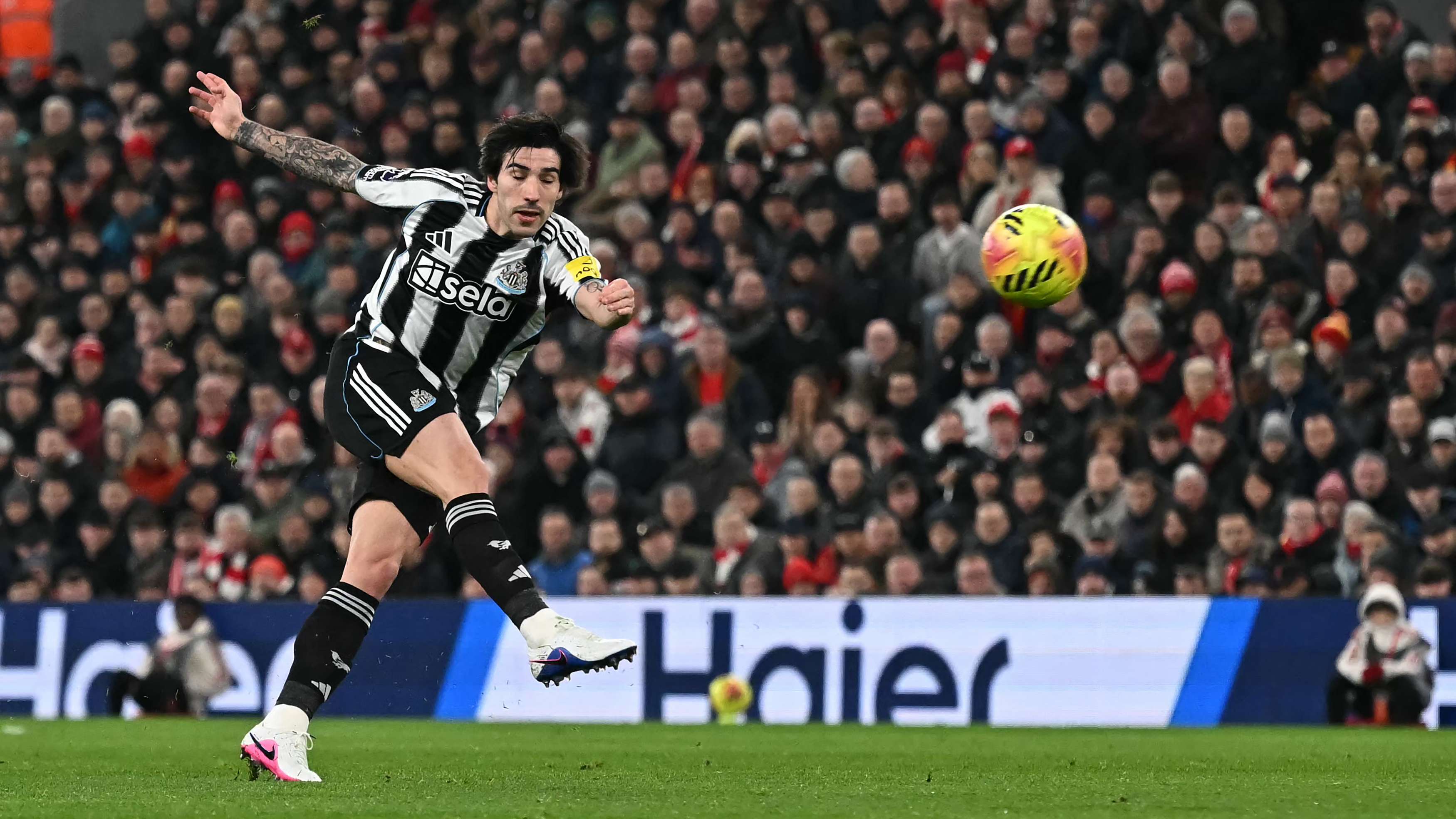 FBL-ENG-PR-LIVERPOOL-NEWCASTLE