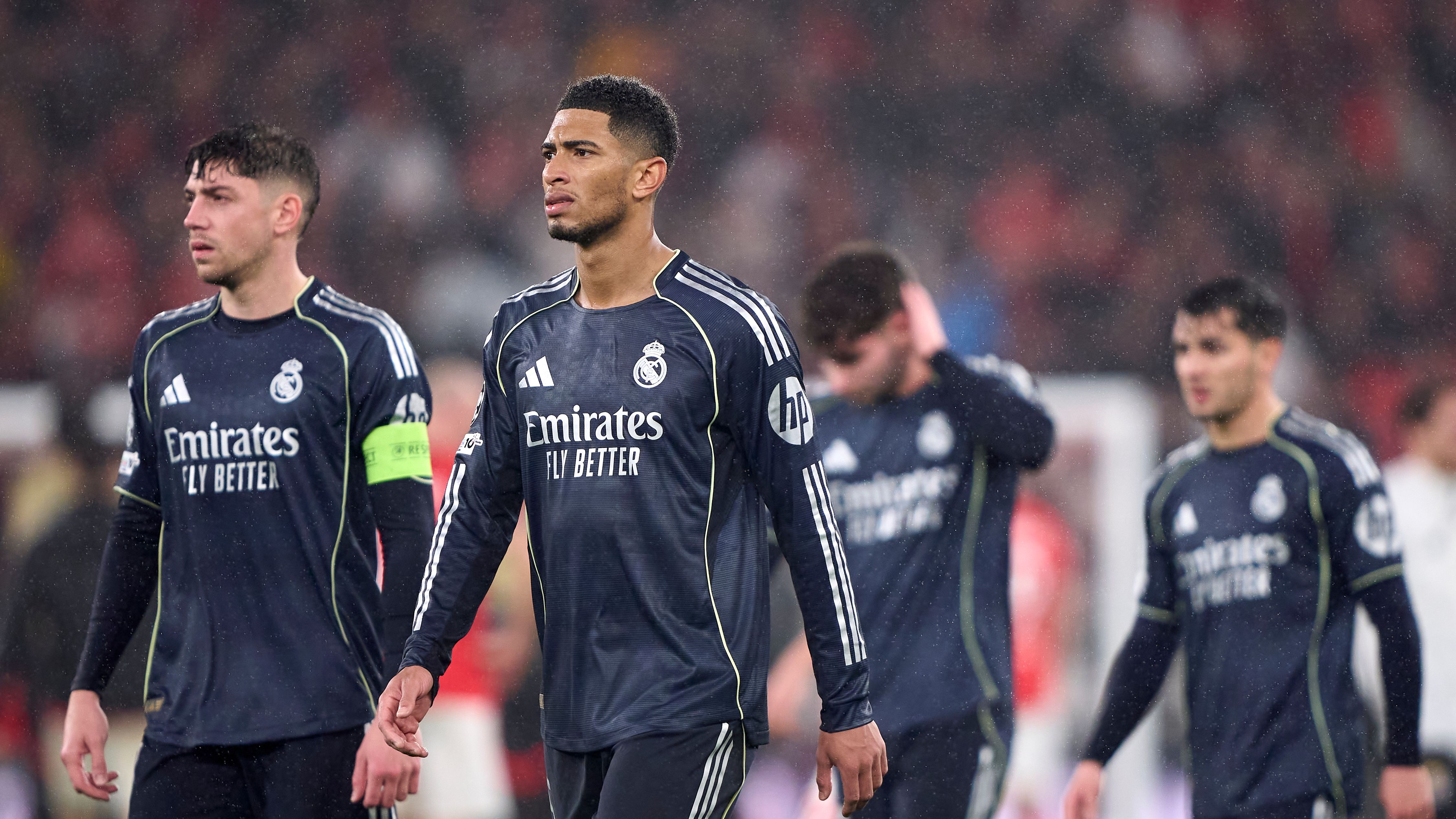 Real Madrid evalúa opciones para reforzar la defensa en 2026