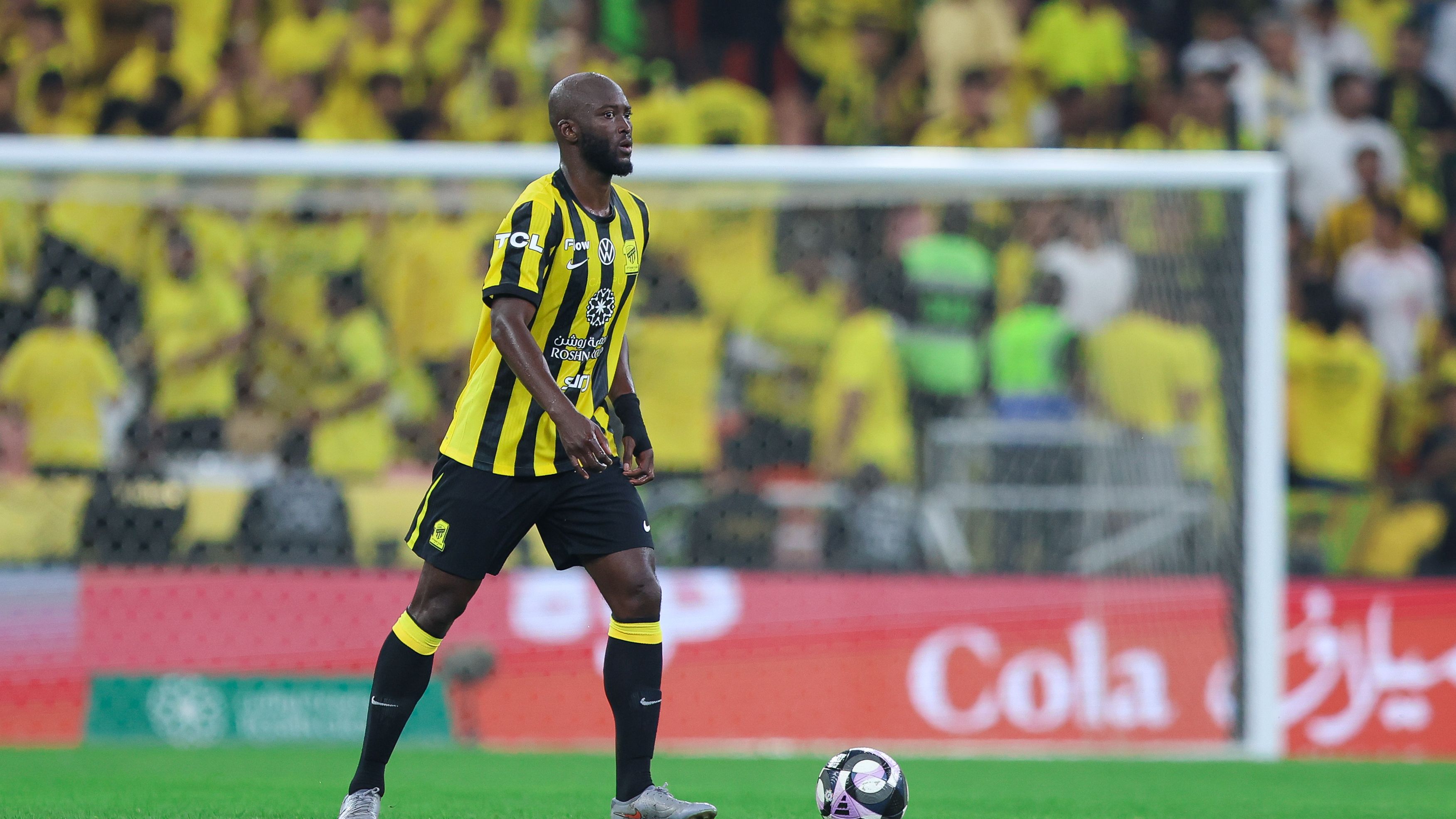 الاتحاد السعودي يجدد عقد دانيلو بيريرا حتى 2027 ويحتفظ بمدافعه البرتغالي