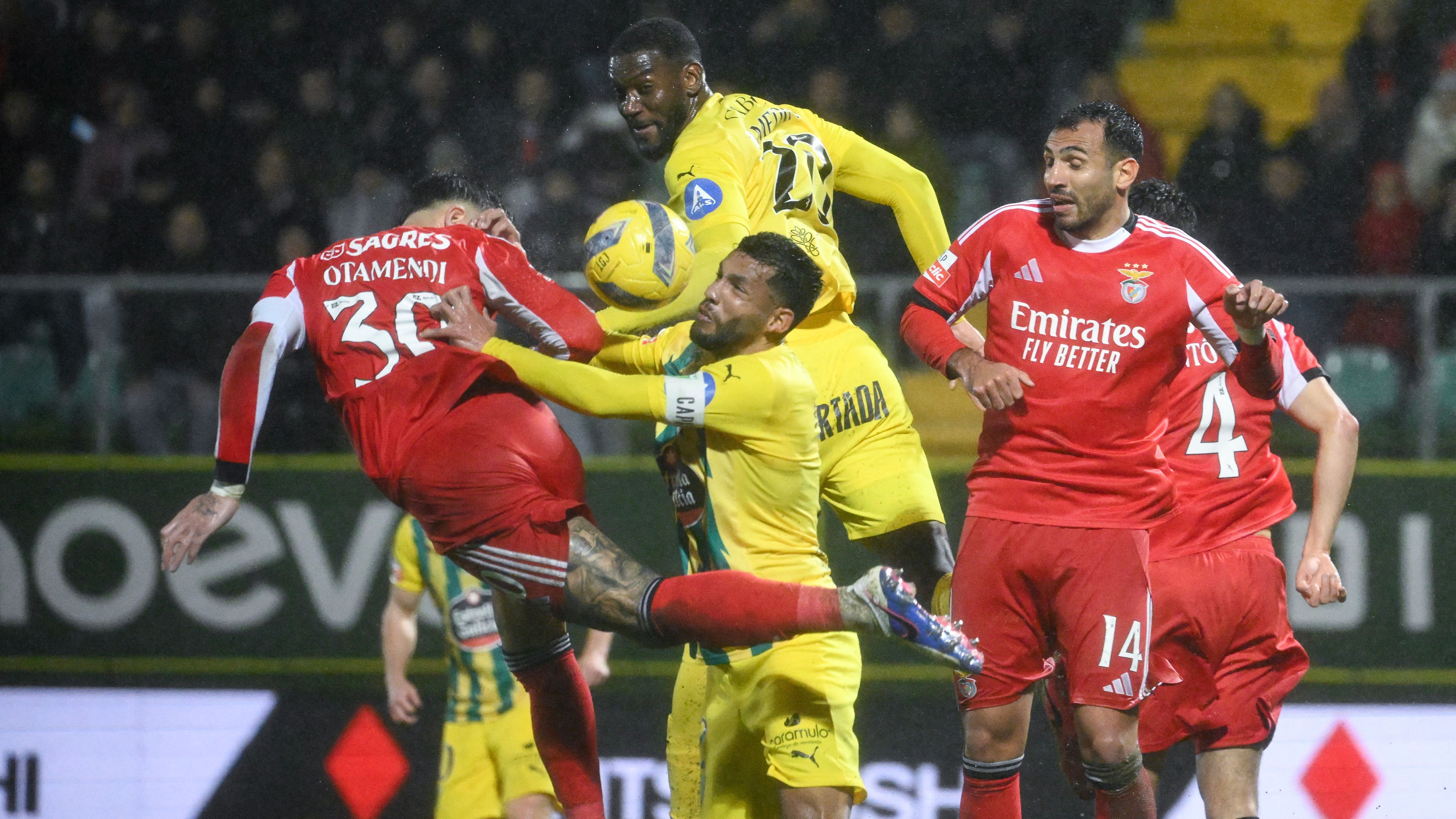 Entrenador de Tondela agarra al cuello al presidente tras un partido Portugal 2026