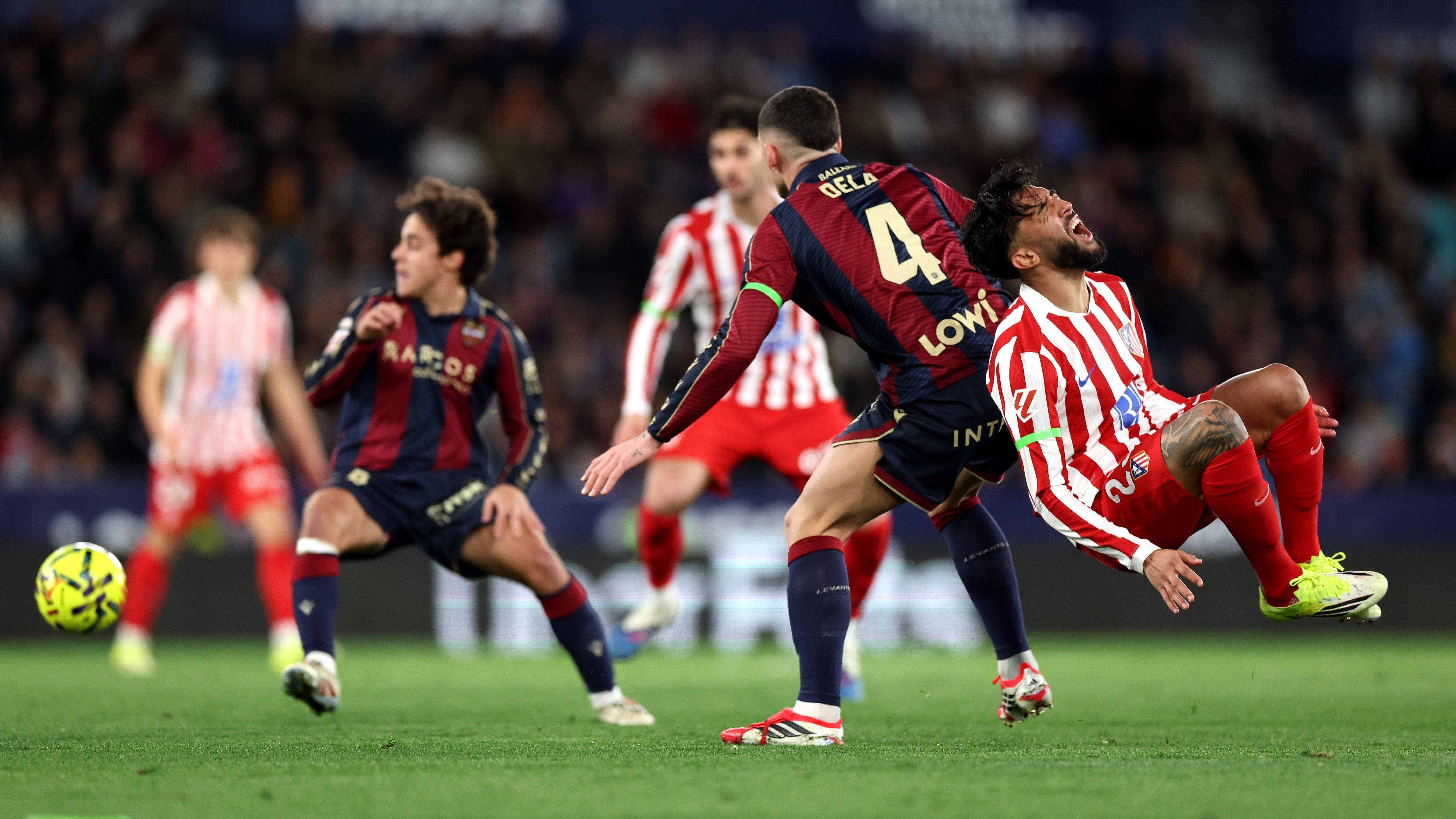 Foto di Alexander Sørloth e Matías Morino durante l'incidente Atletico Madrid Levante