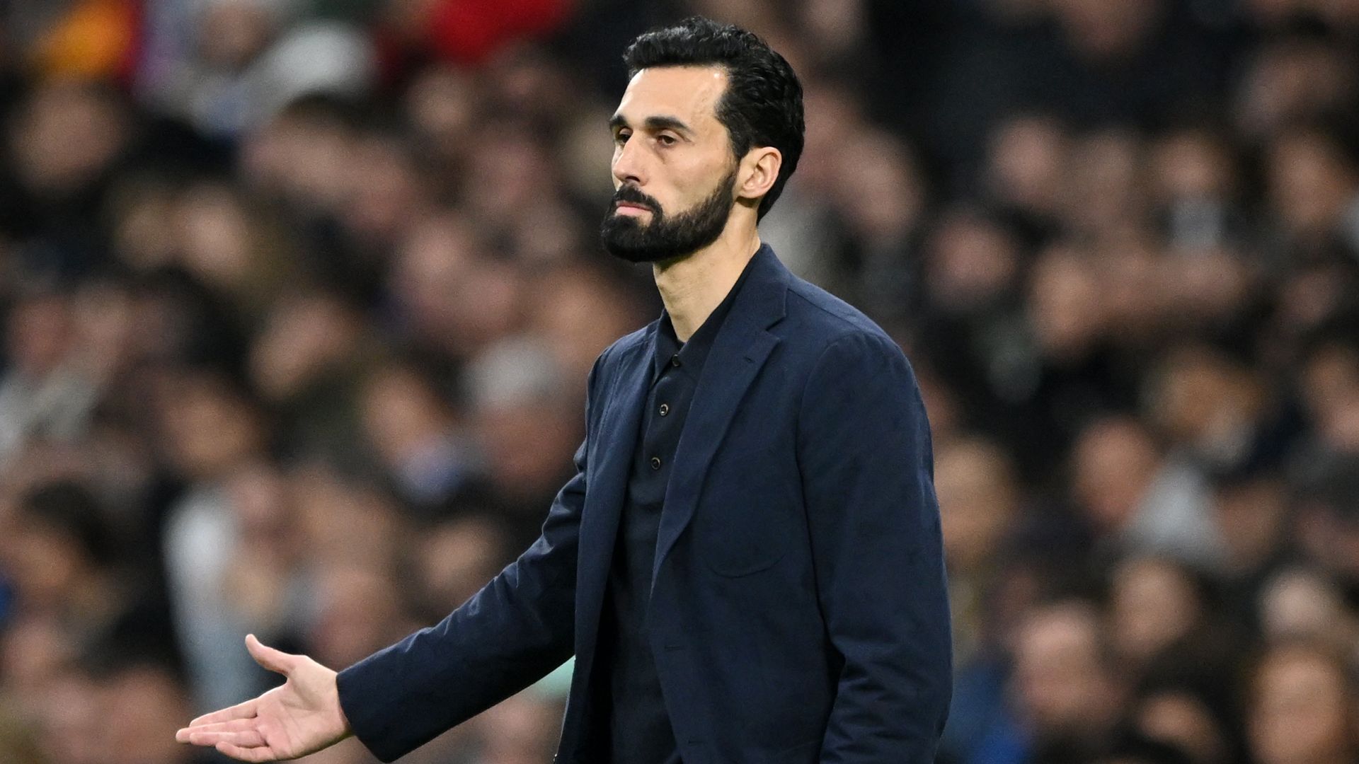 Rodrigo blessé: Real Madrid vs Valencia en Liga, photo aux abords du Mestalla