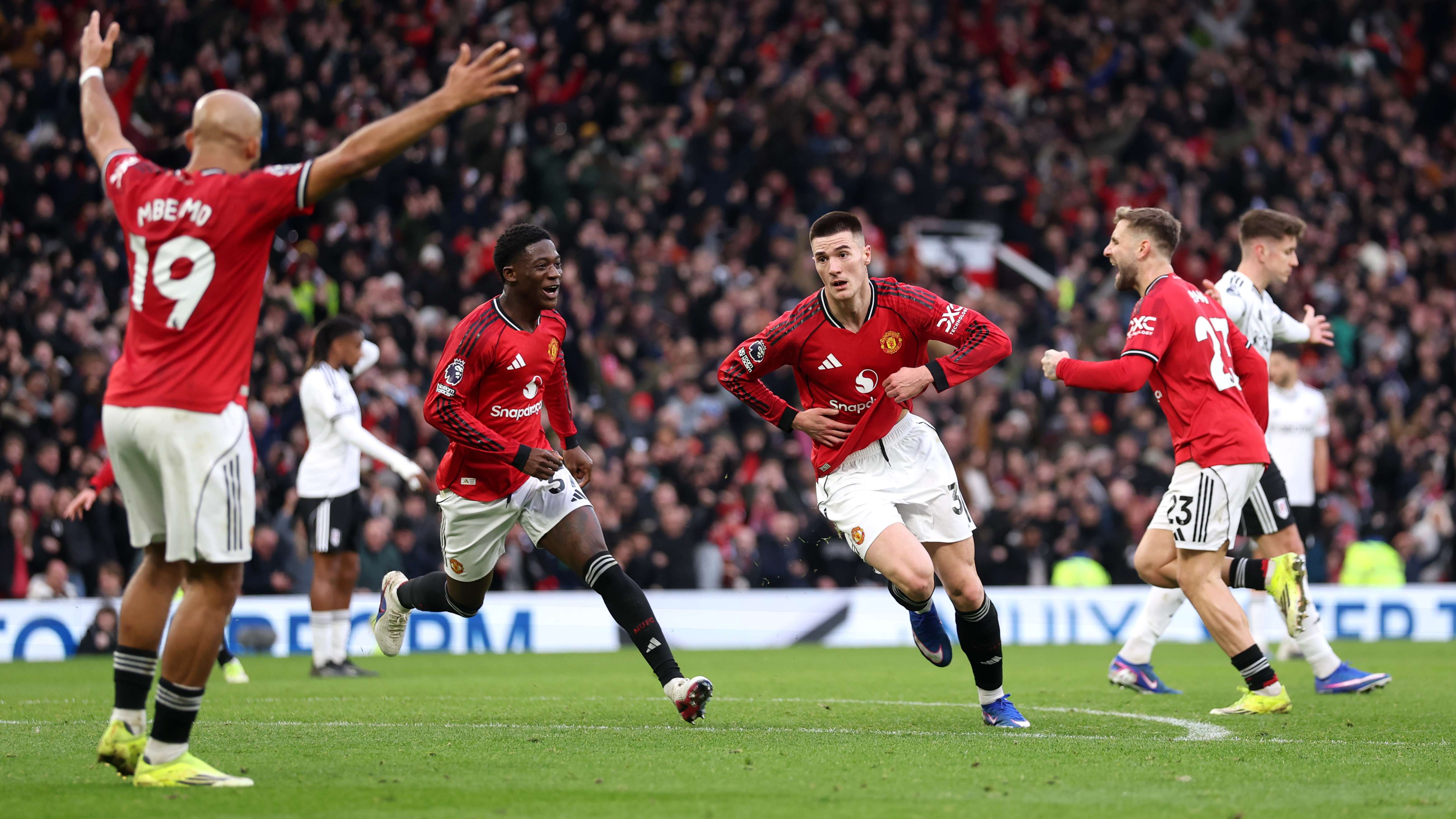 Manchester United v Fulham - Premier League