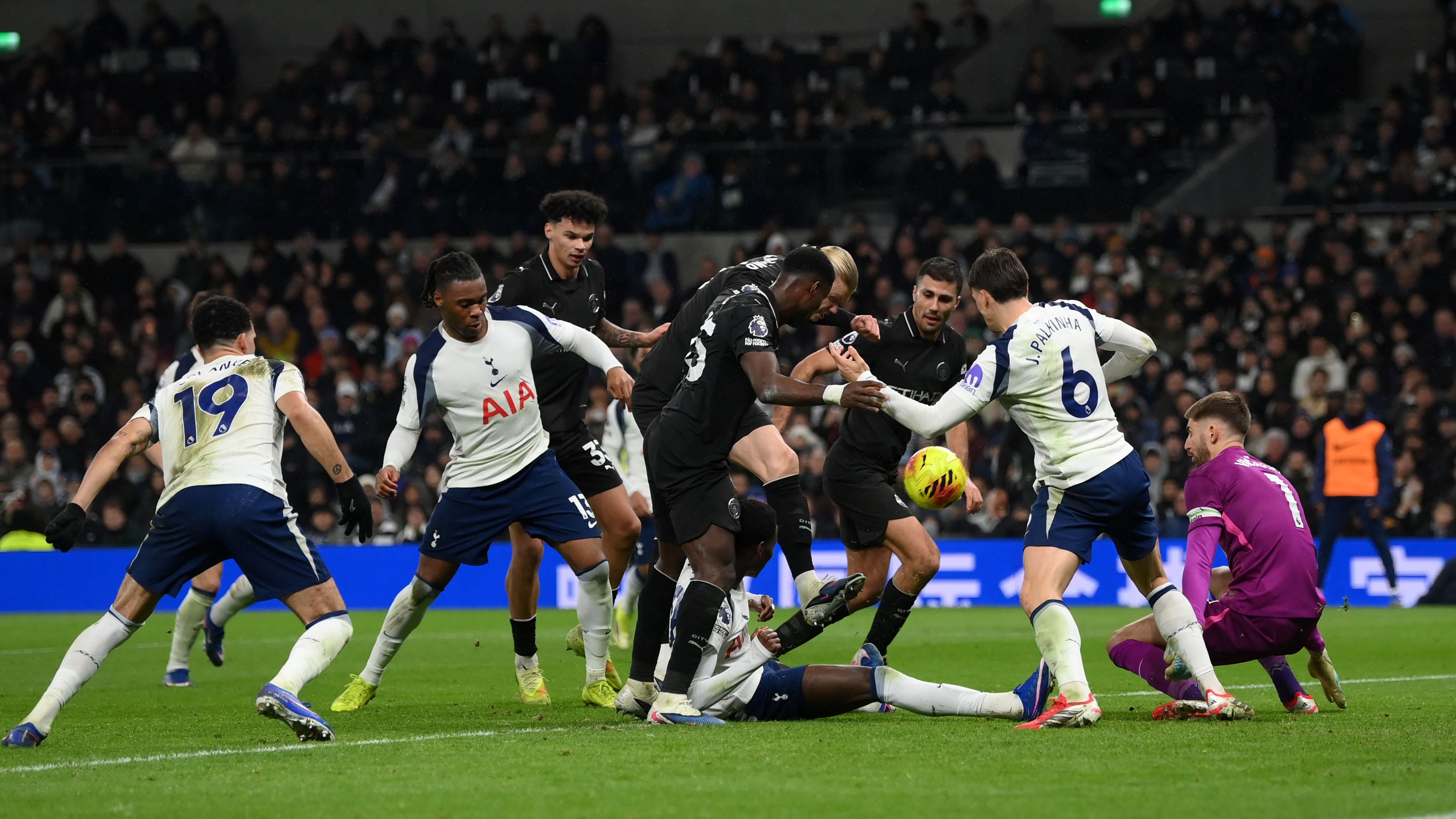 Tottenham Hotspur v Manchester City - Premier League